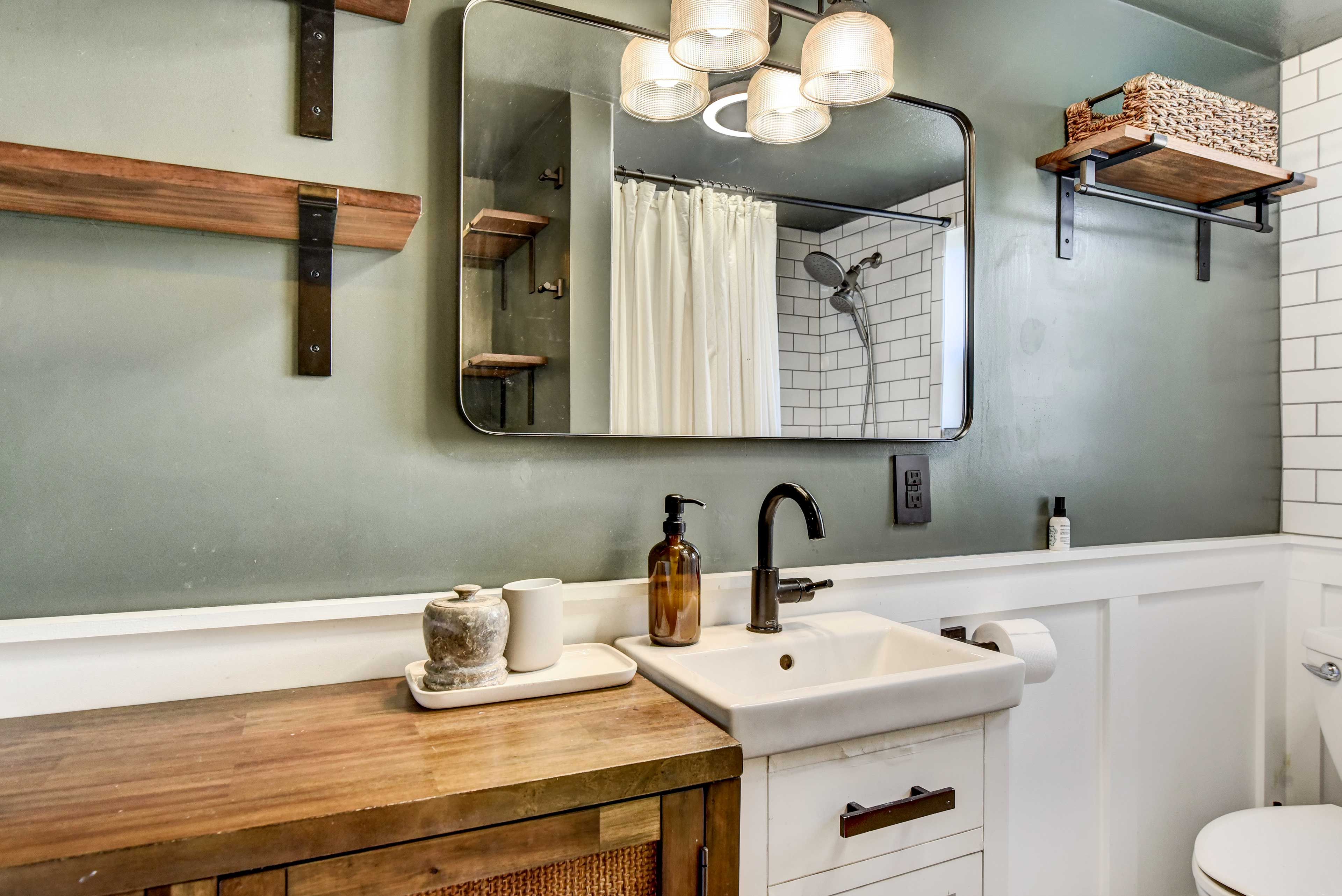 Bathroom | Complimentary Toiletries | Towels Provided | Hair Dryer