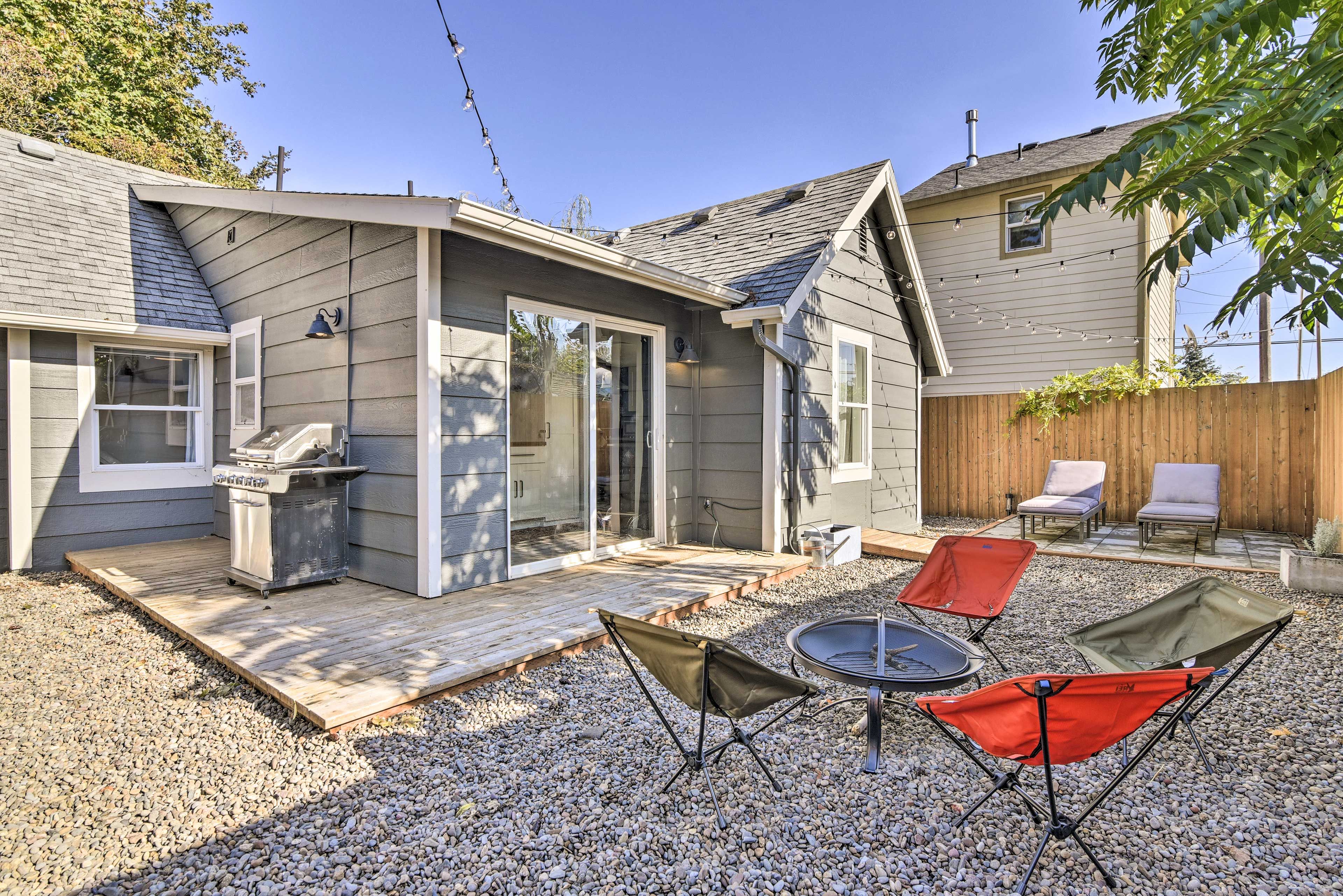 Private Backyard | Pet Friendly w/ Fee | < 8 Mi to Downtown Portland