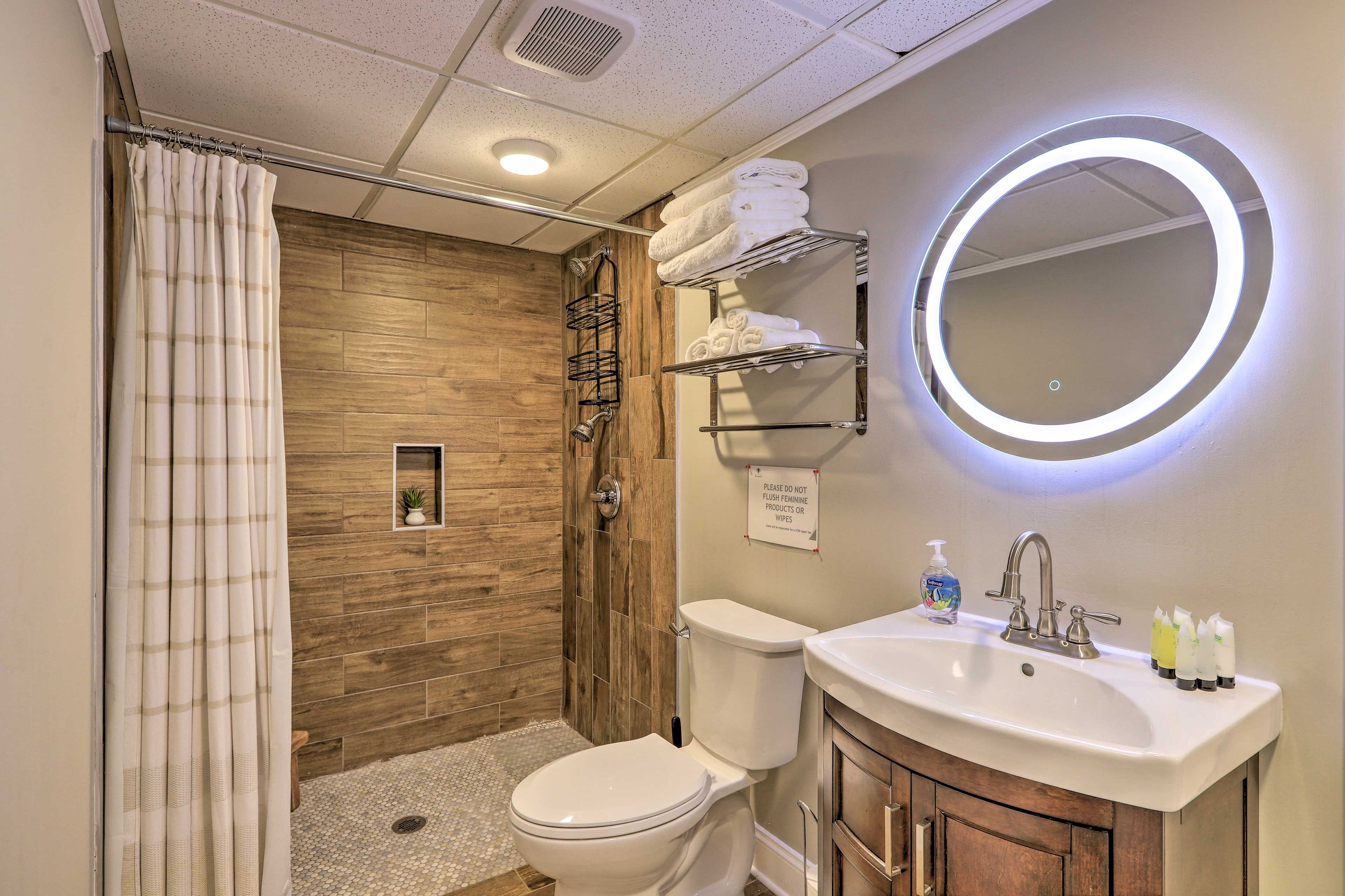 Full Bathroom | Roll-In Shower | Towels Provided | Complimentary Toiletries