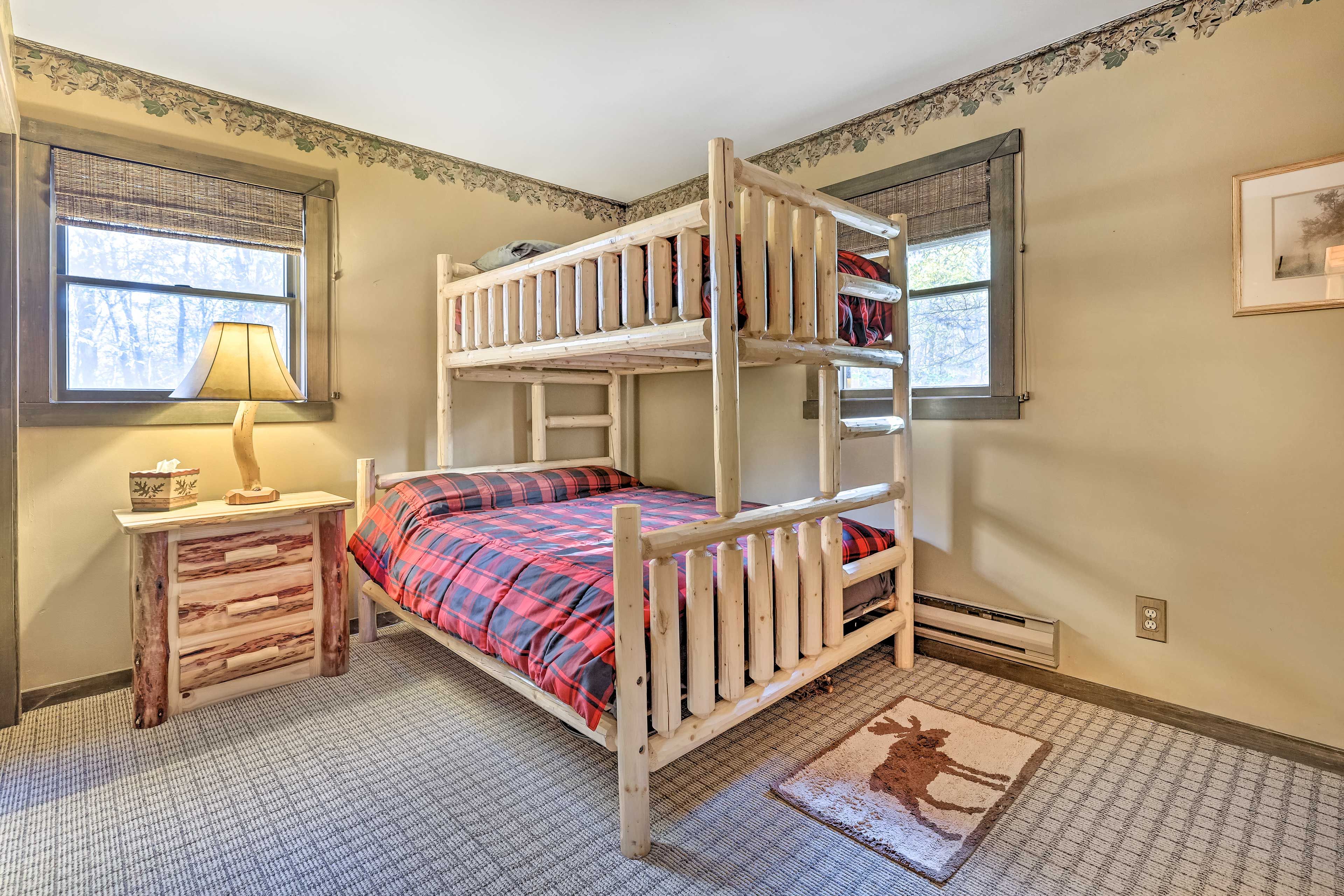Bedroom 2 | 1st Floor | Twin/Full Bunk Bed