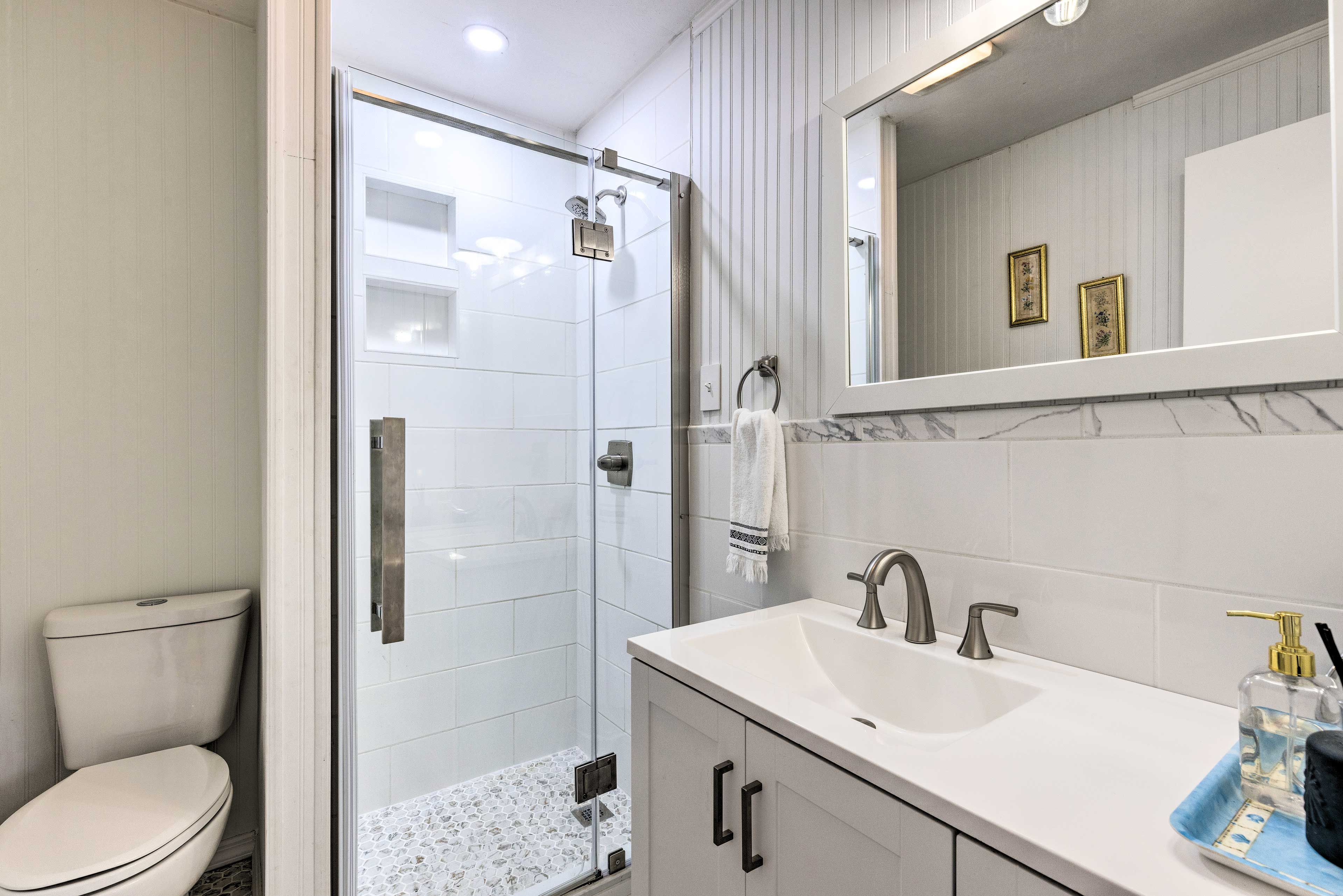 Full Bathroom | Towels Provided | Hair Dryer