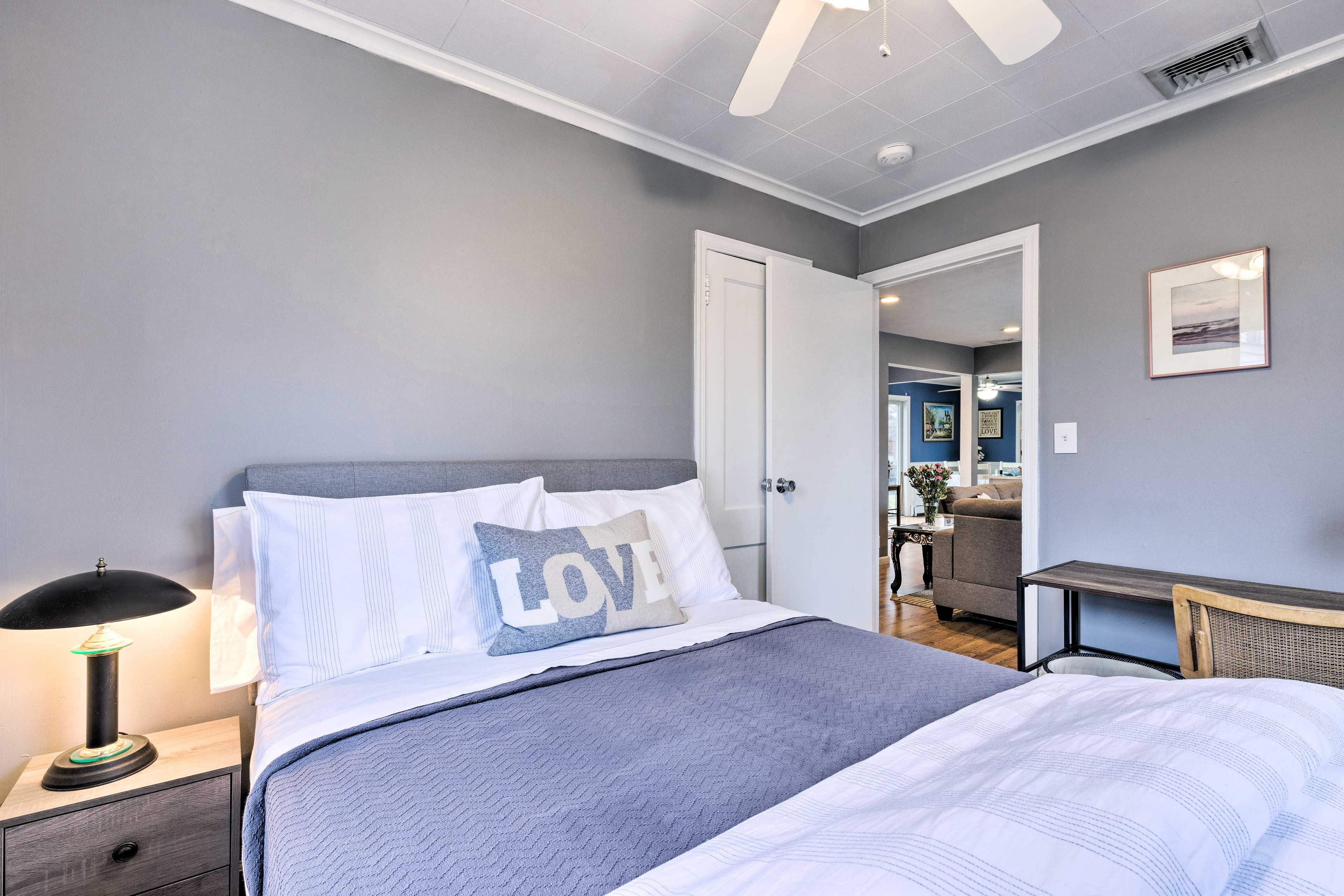 Bedroom 2 | Full Bed | Desk w/ Chair