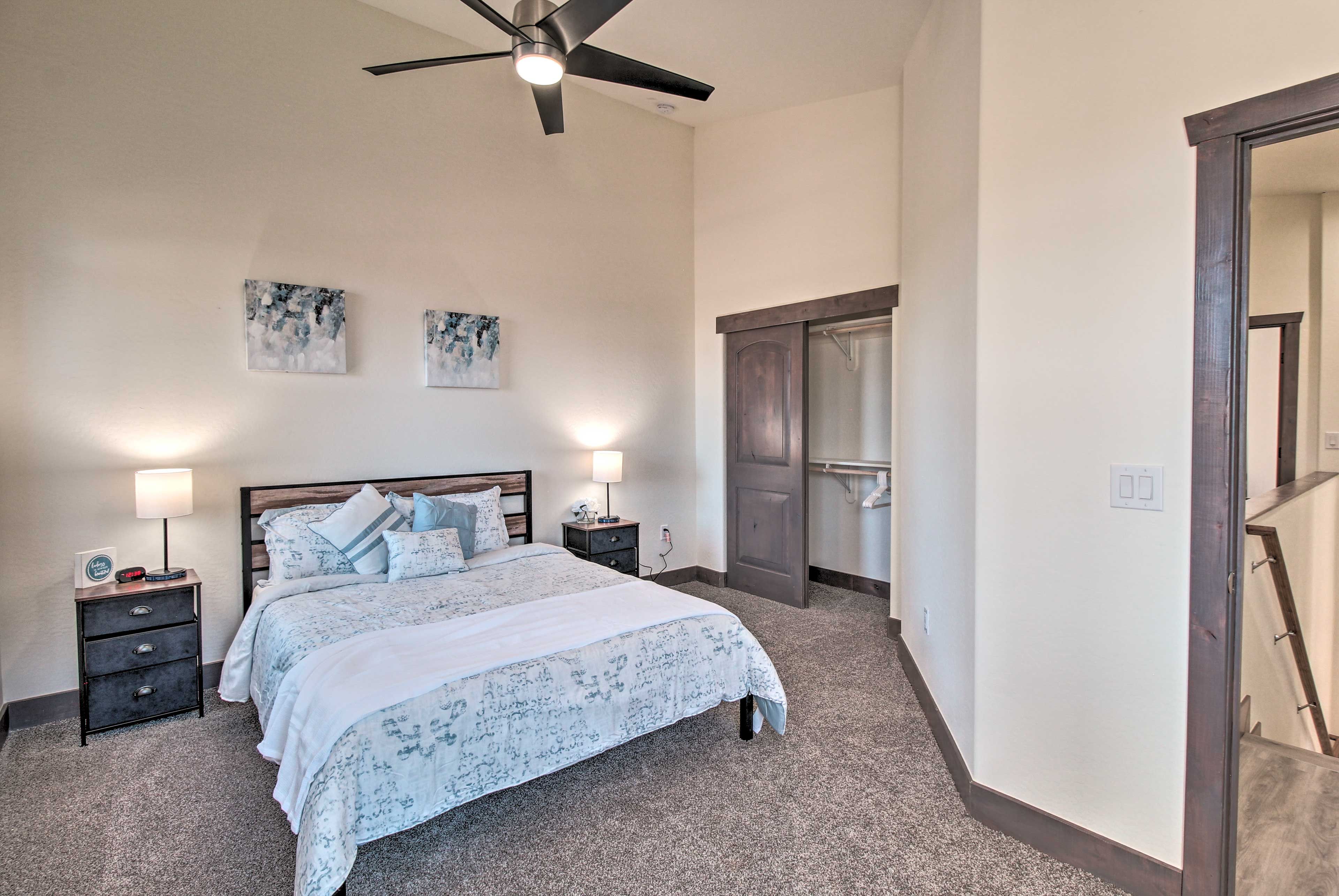Bedroom 3 | Queen Bed | Hangers
