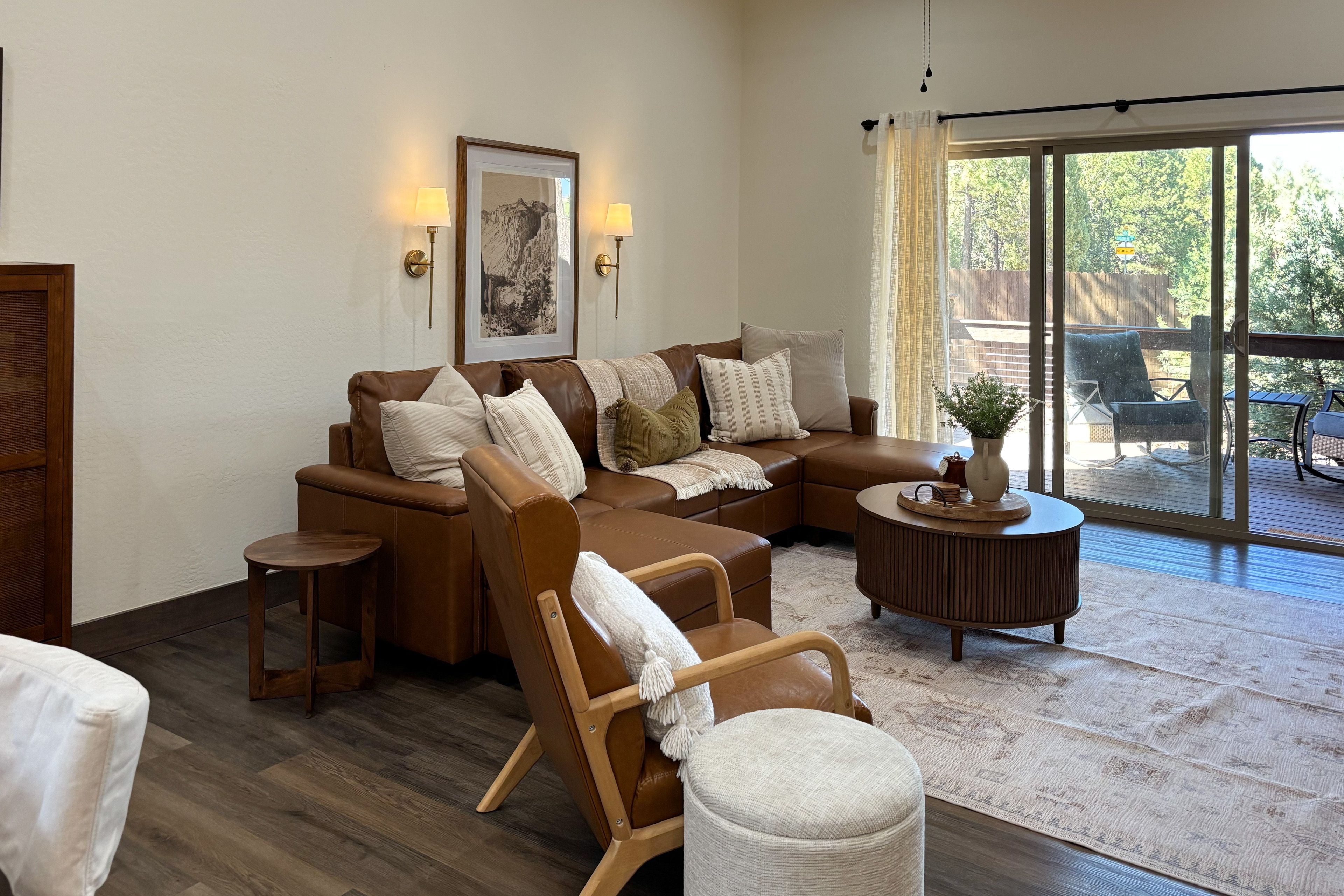 Living Room | Smart TV | Free WiFi | Single Story
