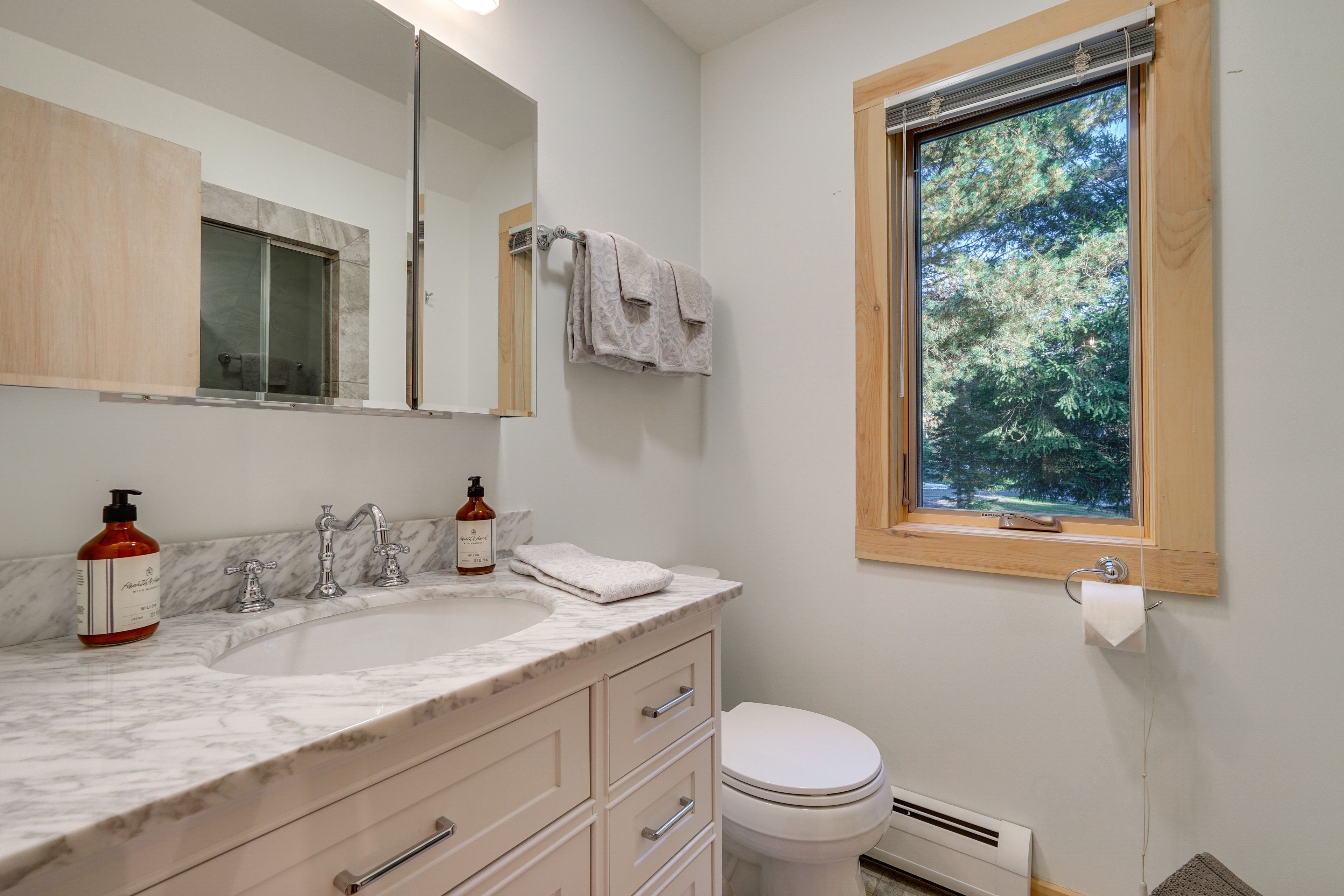 Full Bathroom | Hair Dryer | Towels