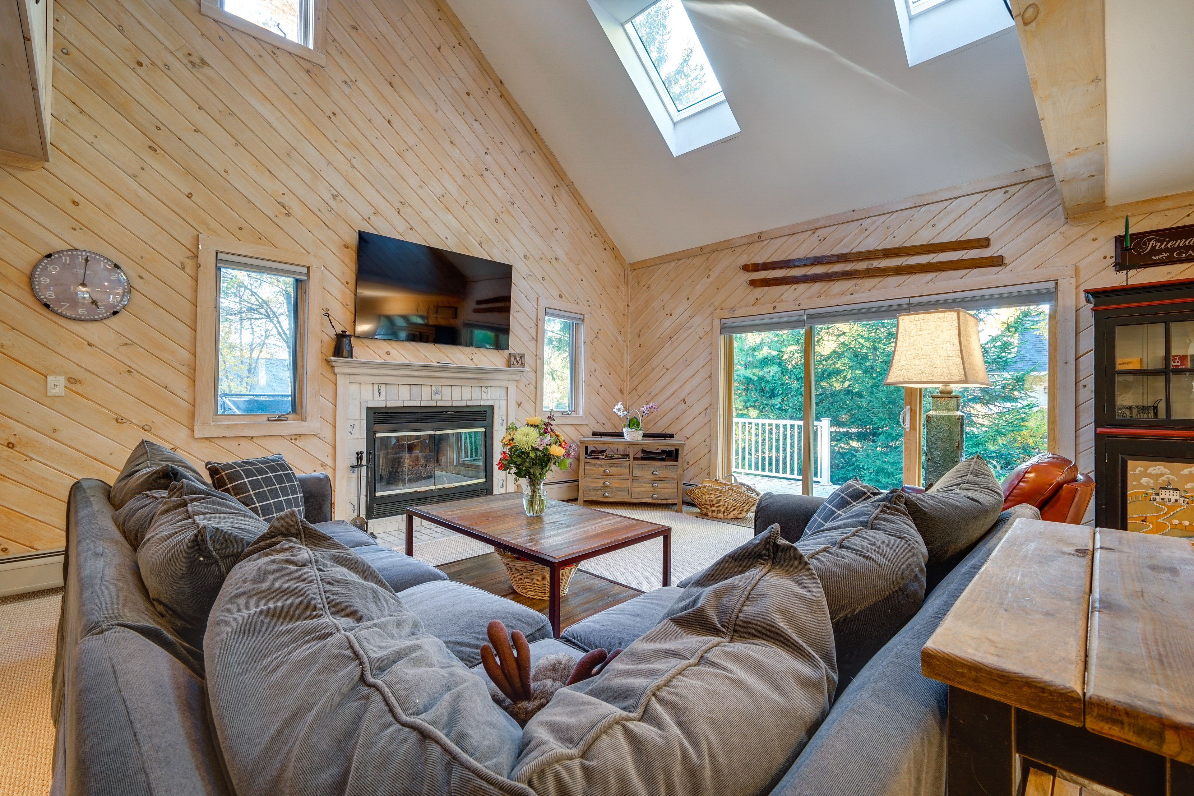 Living Area | Smart TV w/ Cable | Fireplace | Board Games & Books