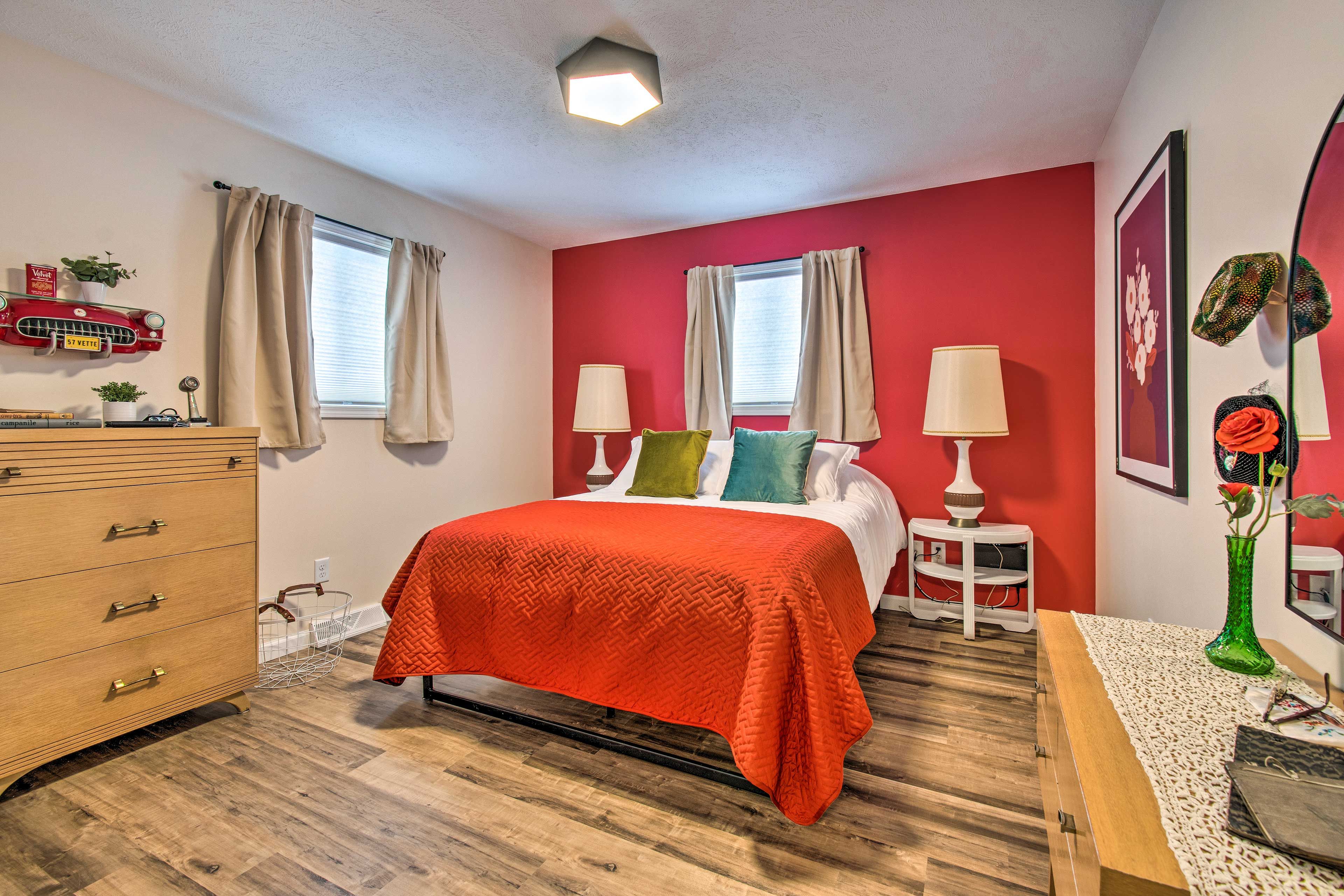 Bedroom 2 | Queen Bed | Linens Provided | Main Floor