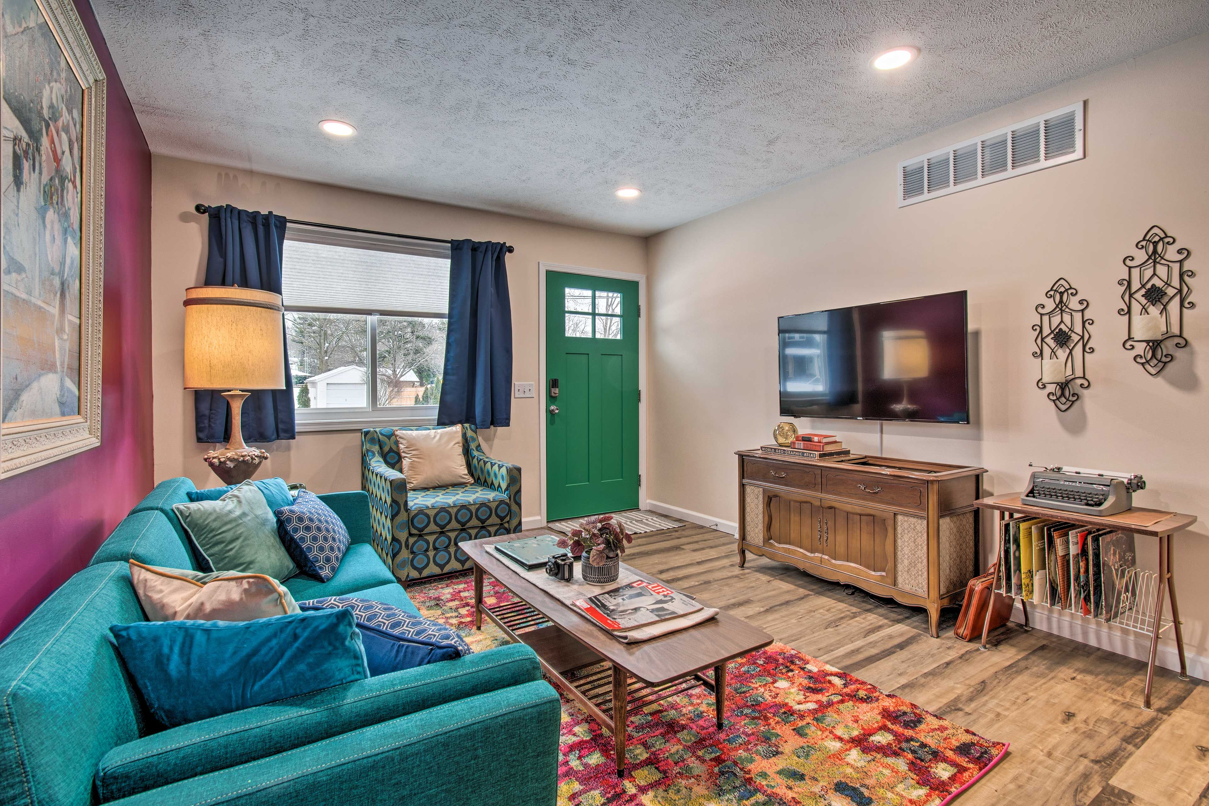 Living Room | Free WiFi | Smart TV