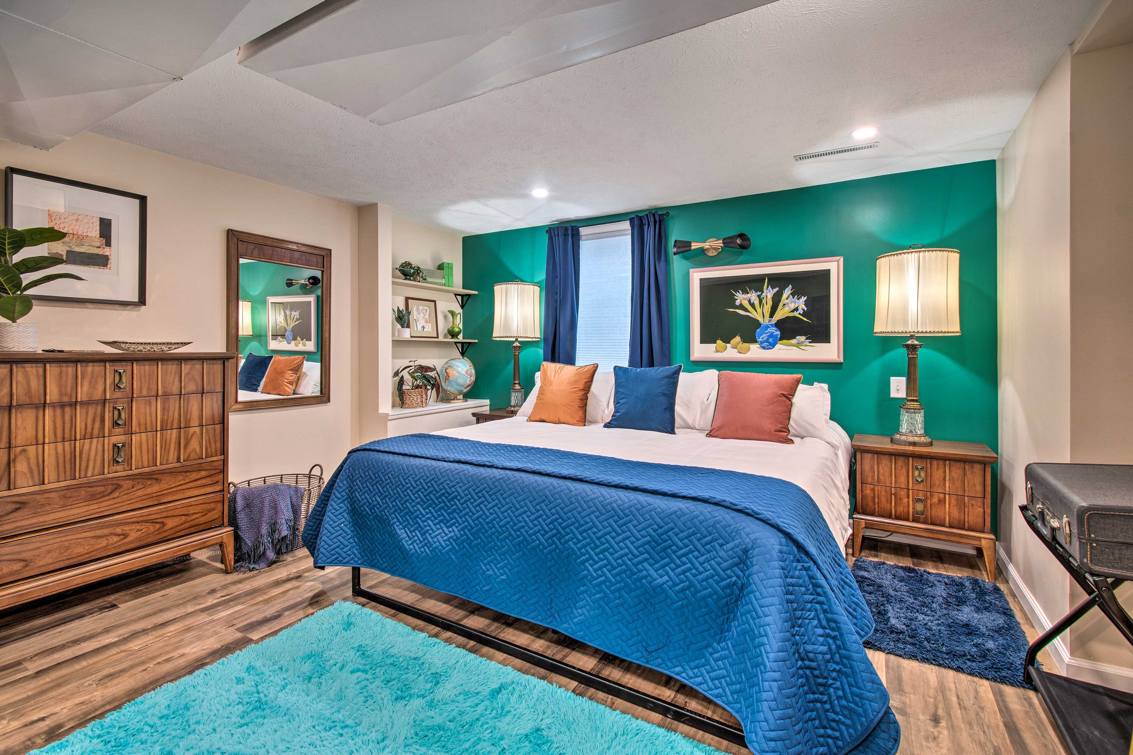Bedroom 3 | King Bed | Basement Level