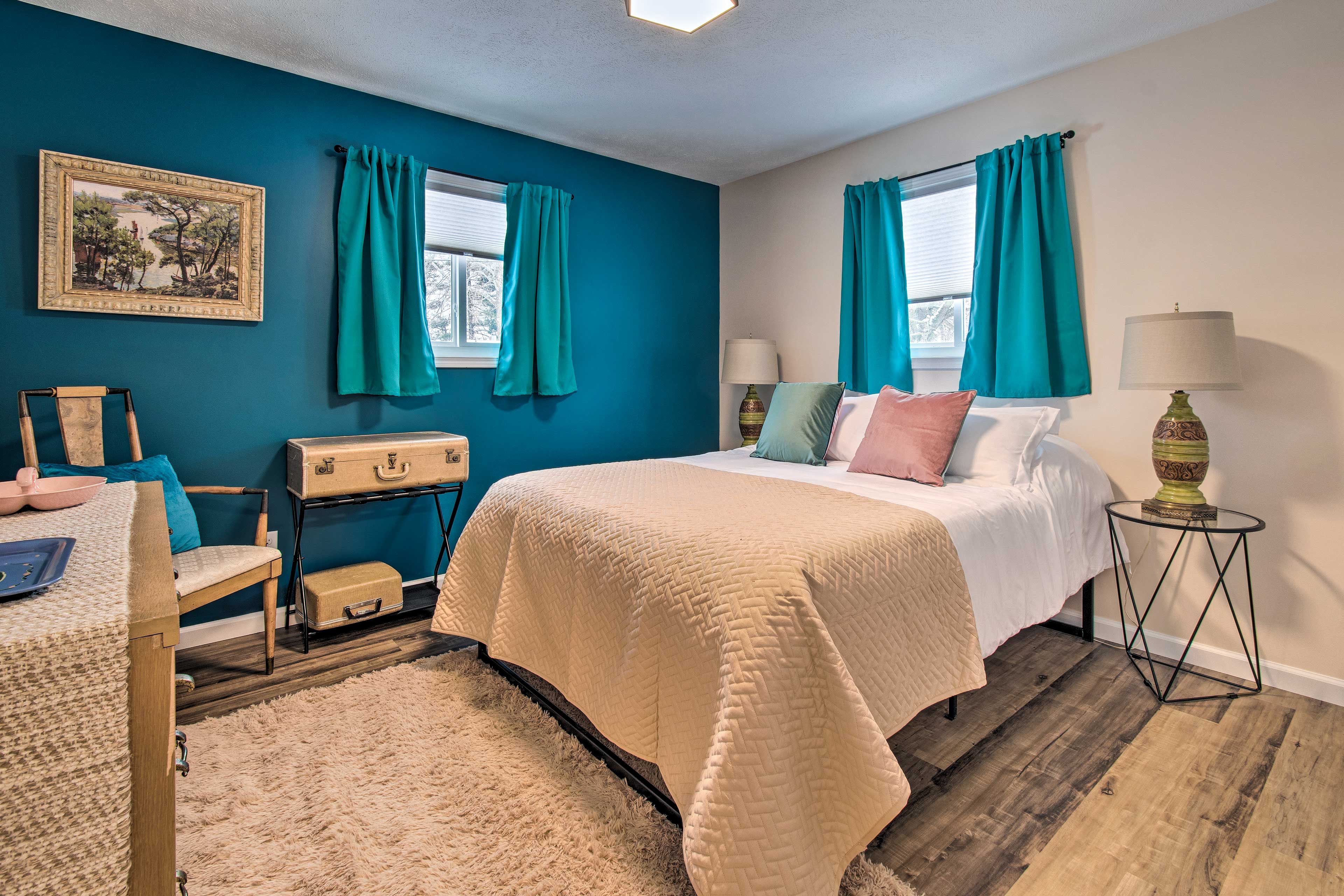 Bedroom 1 | Queen Bed | Linens Provided | Main Floor