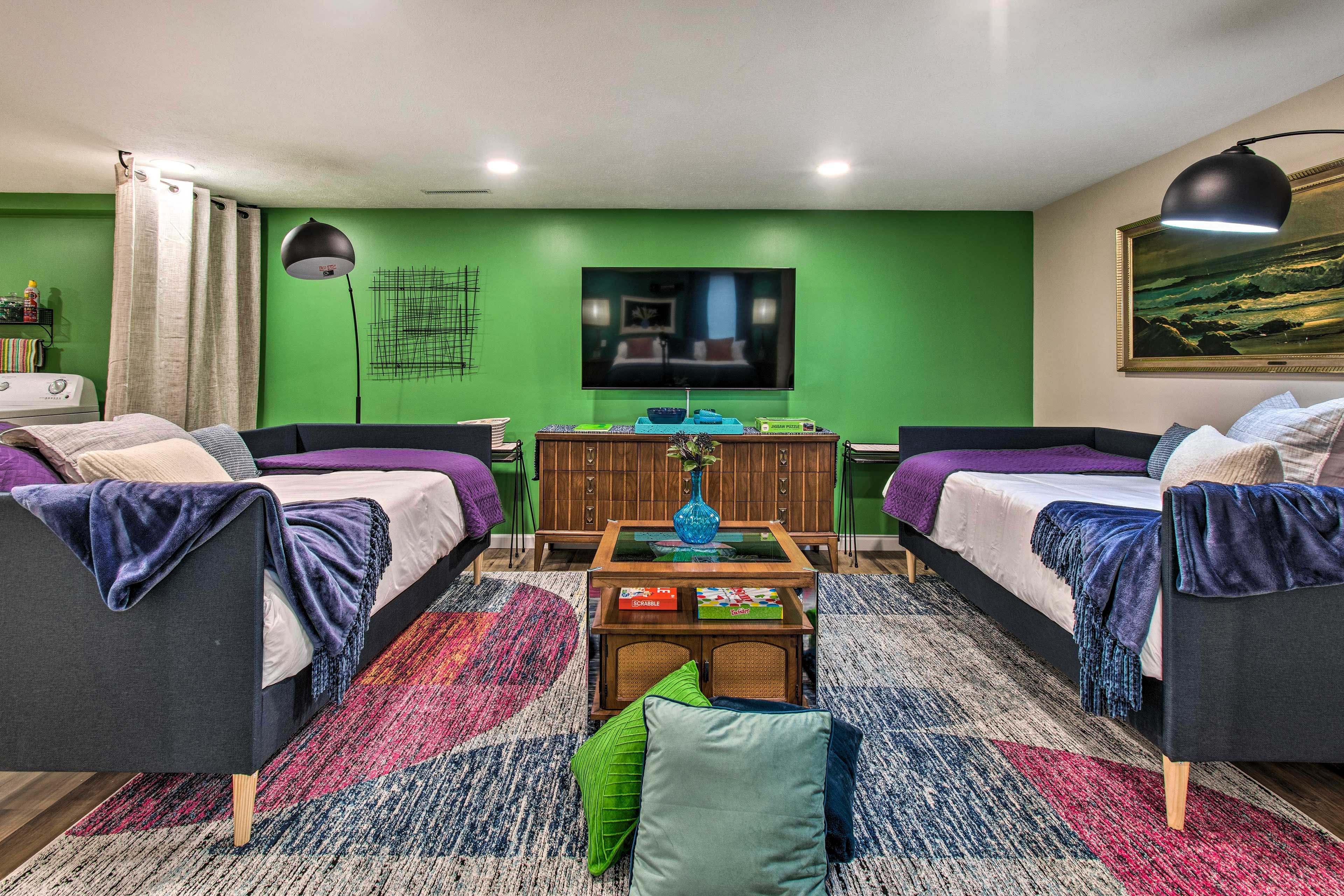 Additional Sleeping | 2 Twin Daybeds