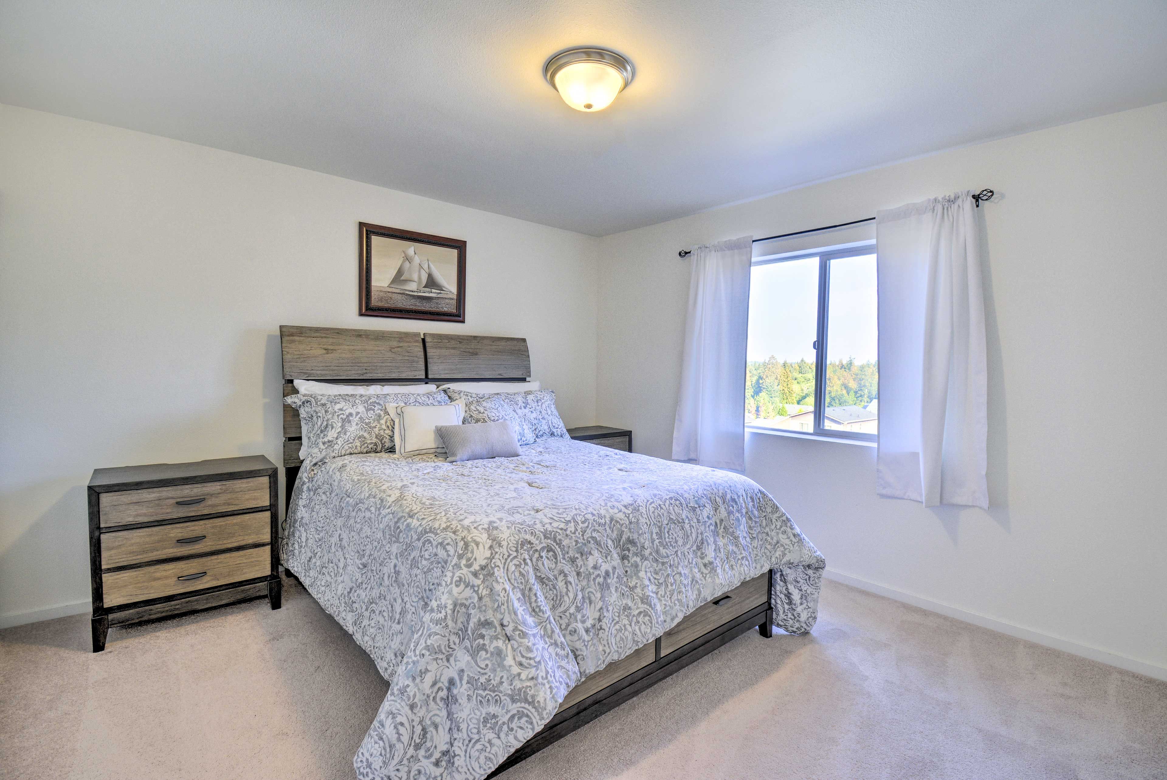 Bedroom 1 | Queen Bed | 2nd Floor