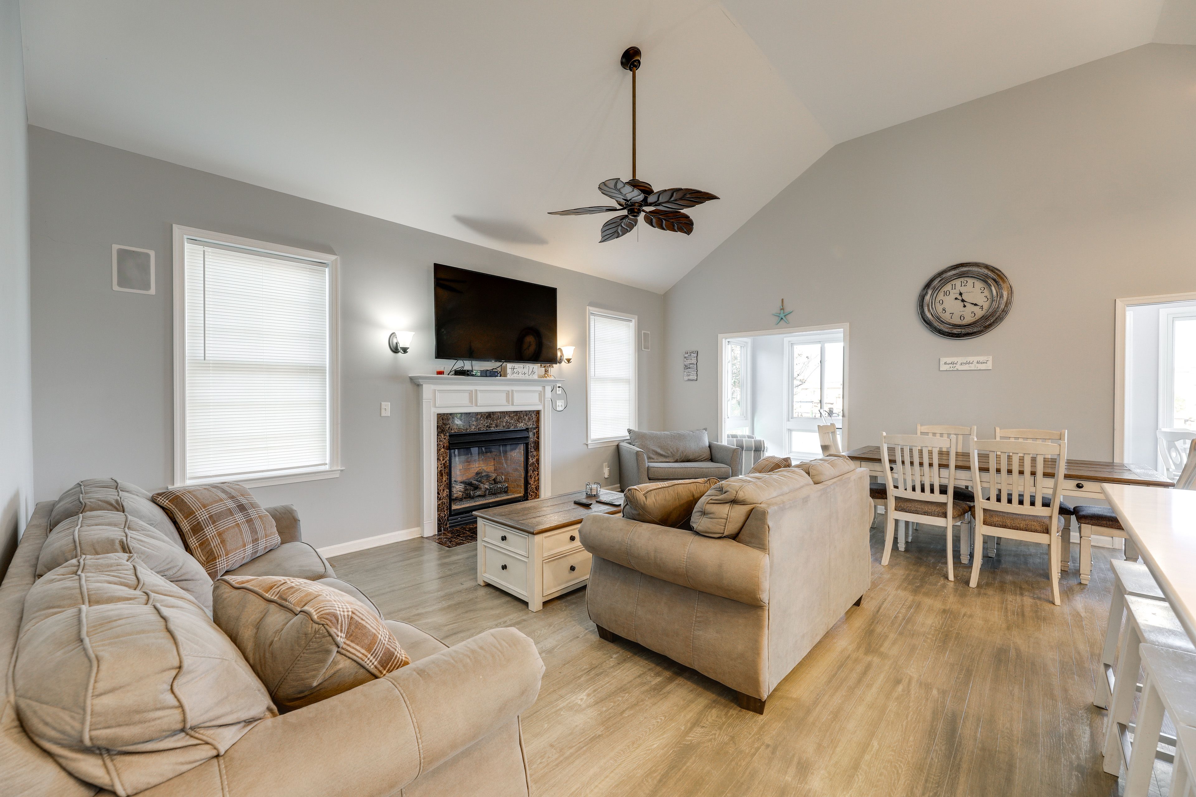 Living Room | Sleeper Sofa | Smart TV