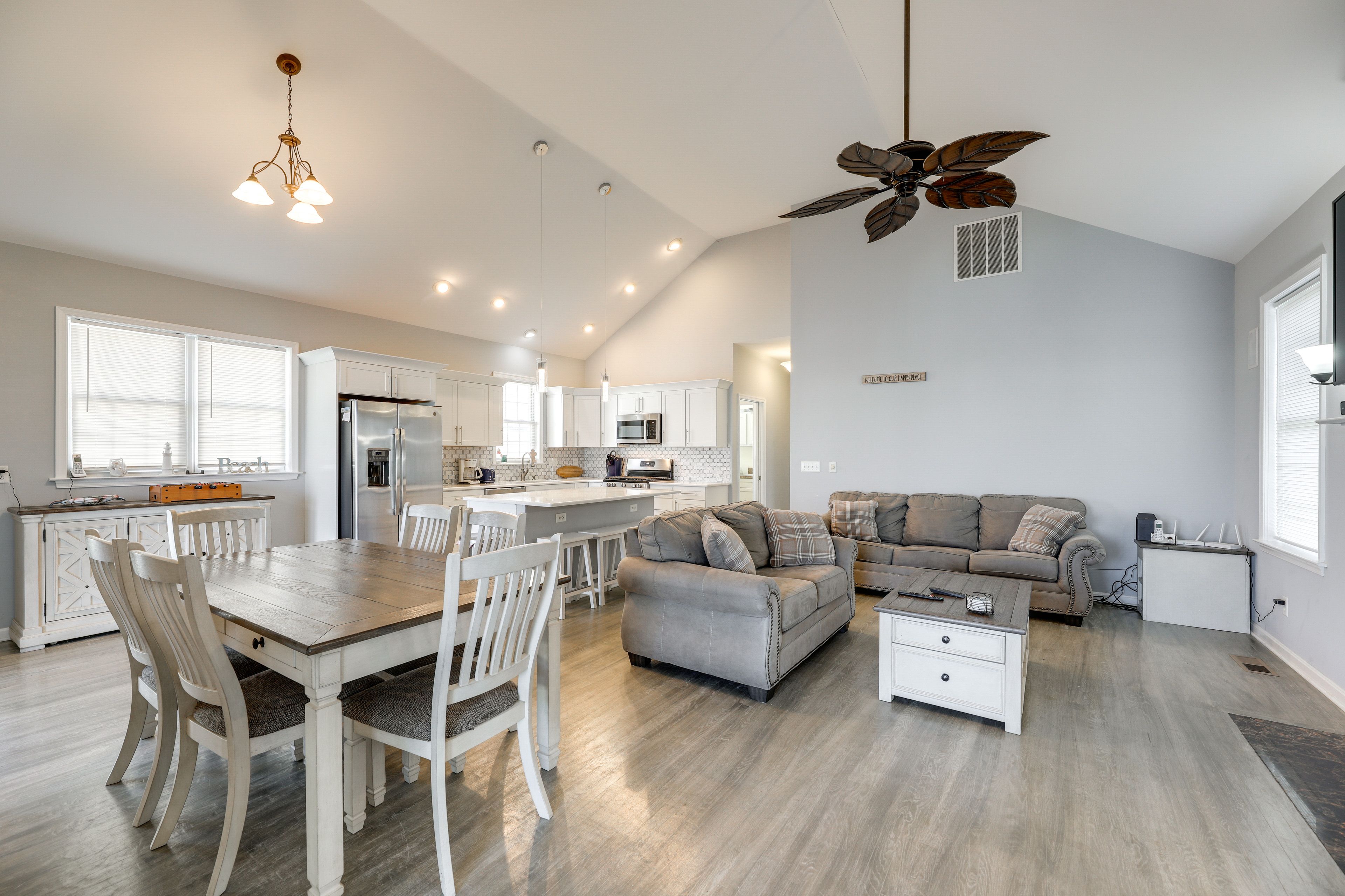 Main Interior | Smart TV | Free WiFi | Central Air Conditioning/Heat