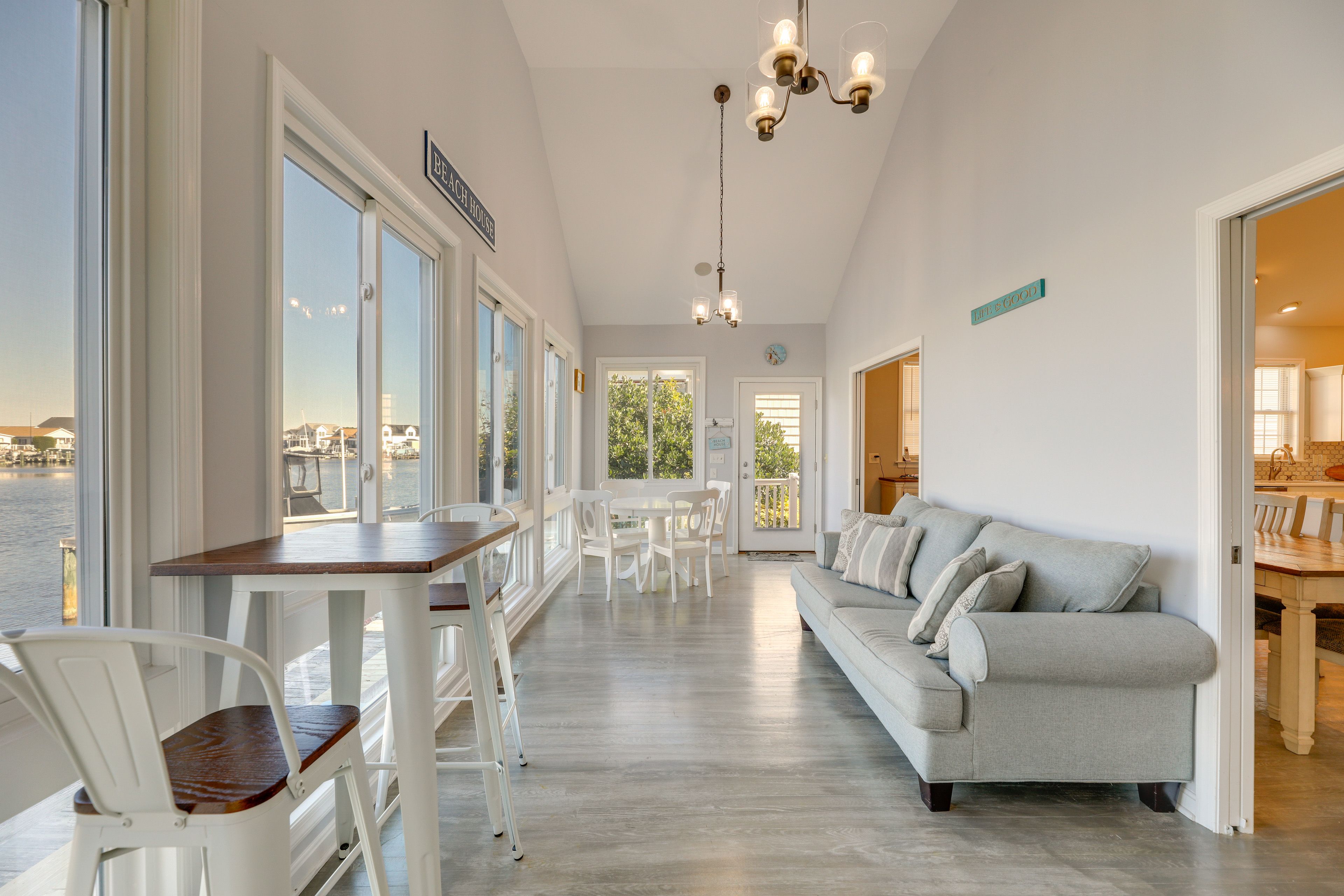 Sunroom | Smart TV | Dining Tables | Water Views