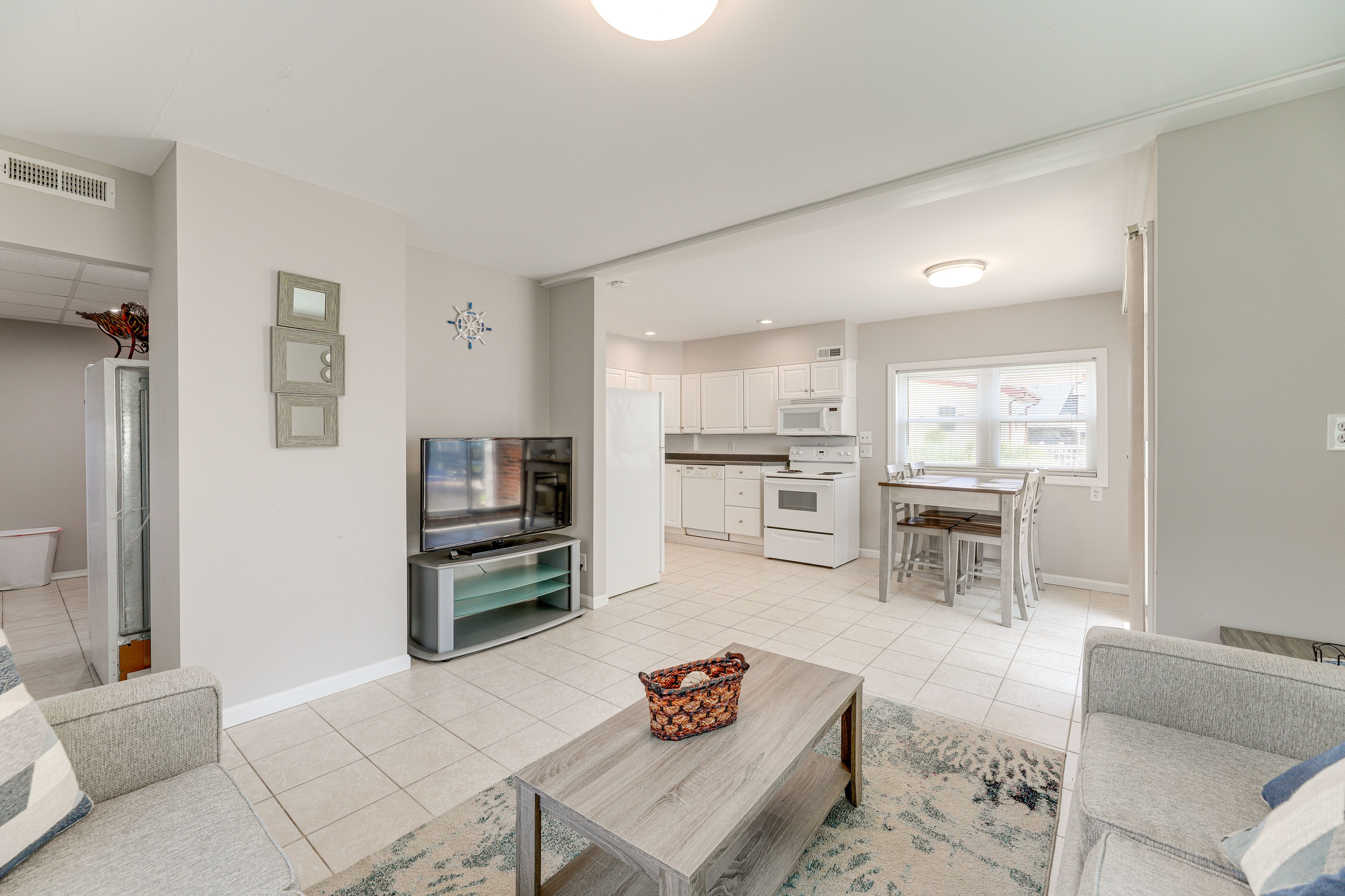 Living Space | 1st Floor | Free WiFi | Central A/C & Heating