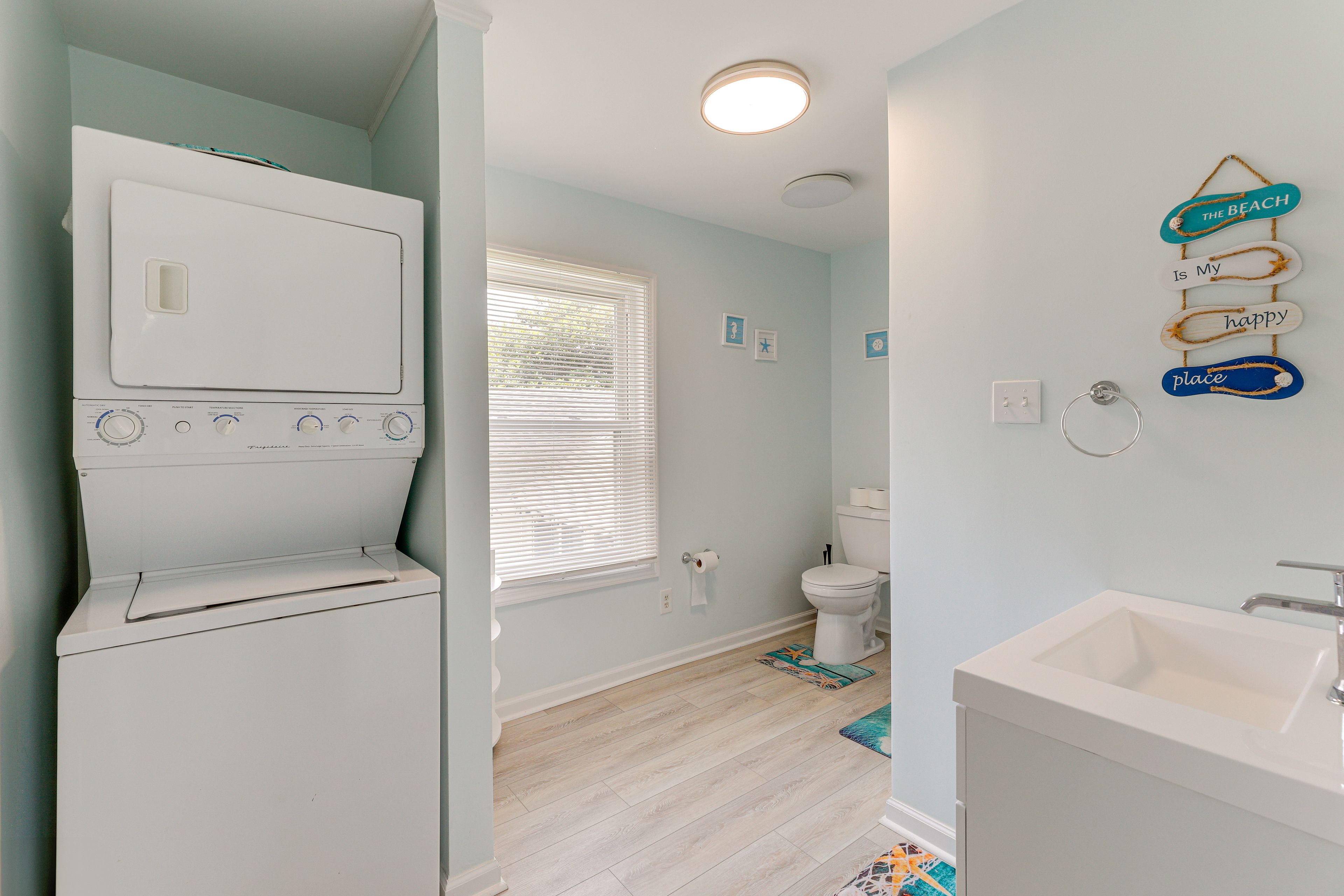 Full Bathroom | 2nd Floor | Washer & Dryer
