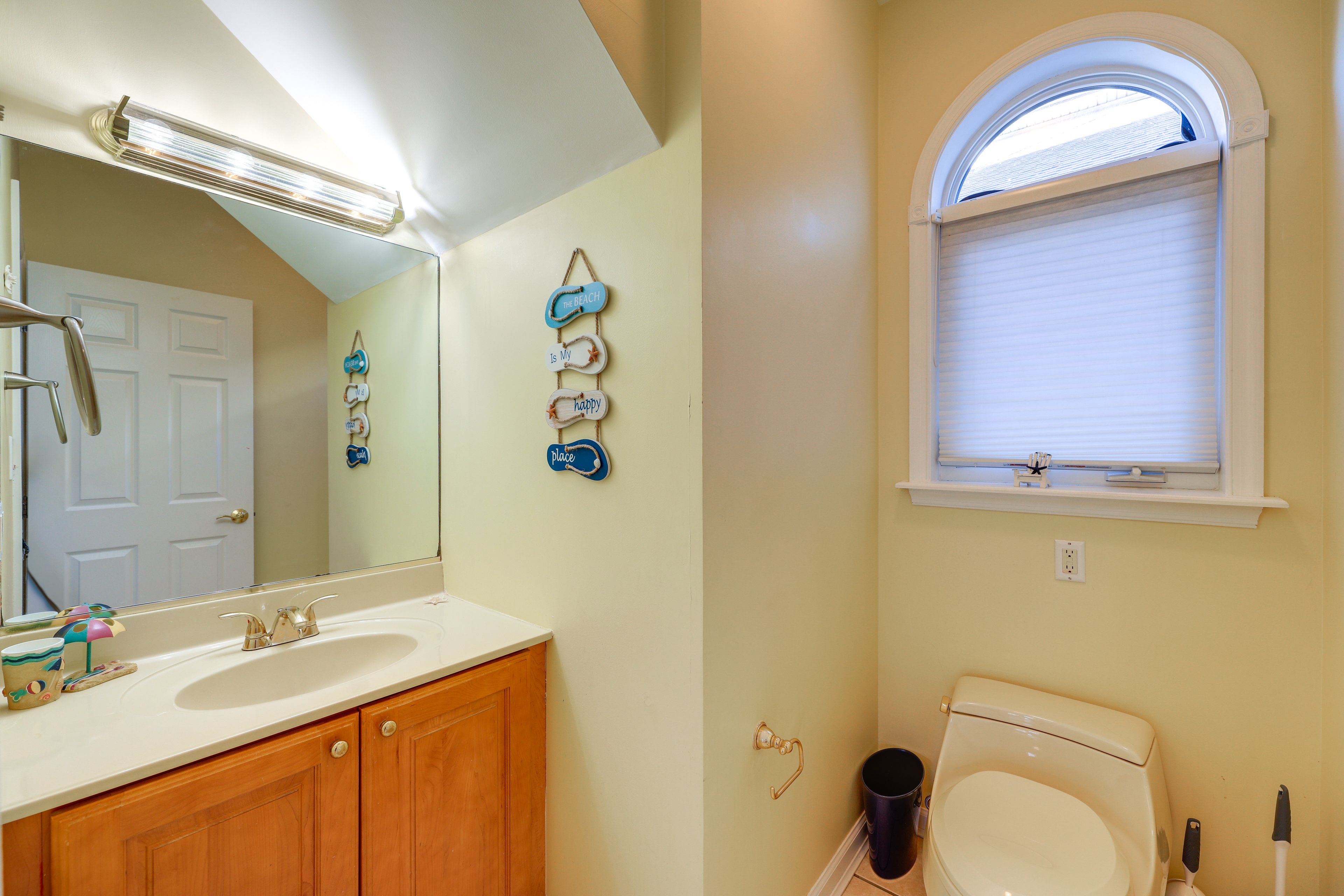 Half Bathroom | 1st Floor