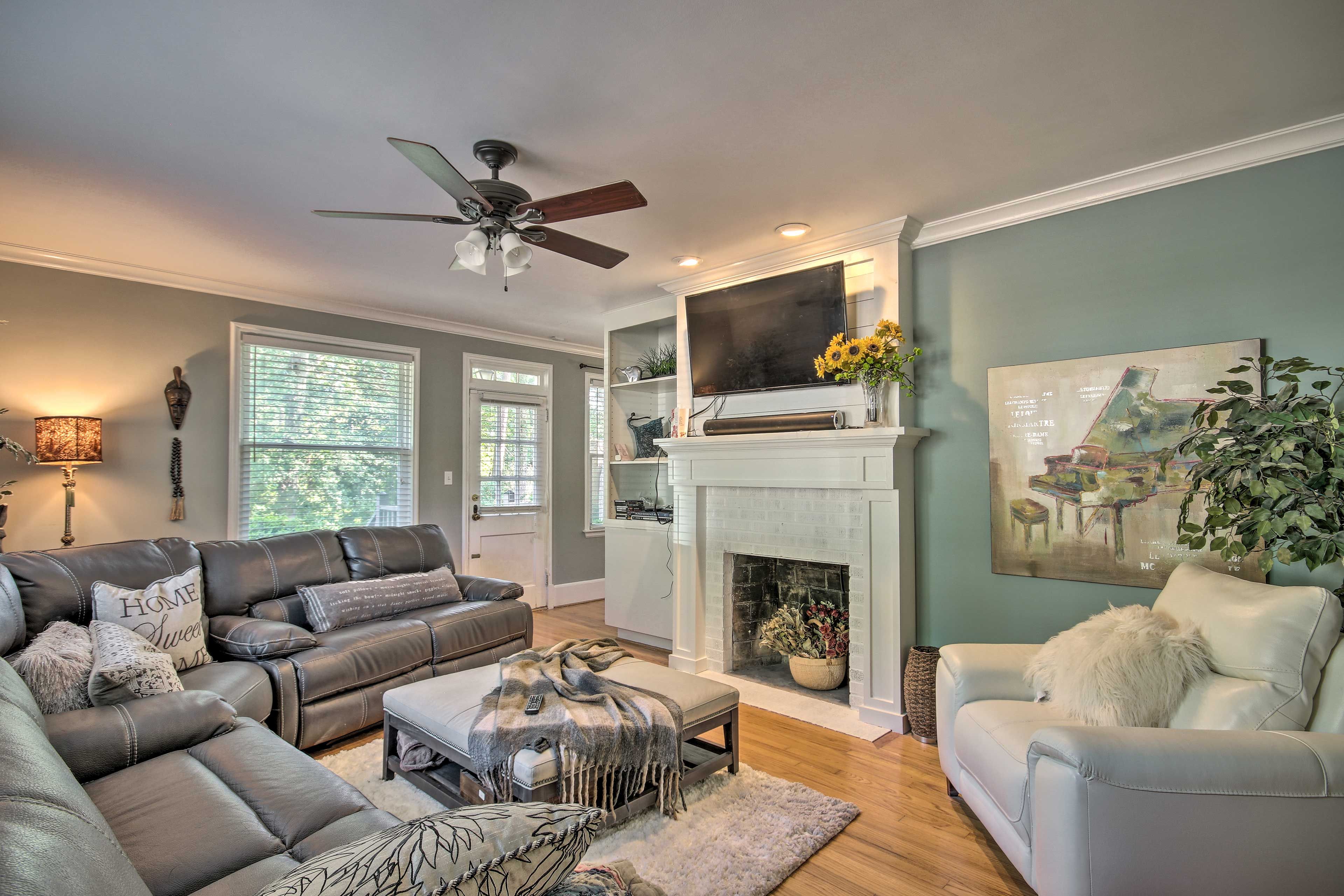 Columbia Vacation Rental | 2BR | 3BA | 1,700 Sq Ft | 1 Stair Required to Enter