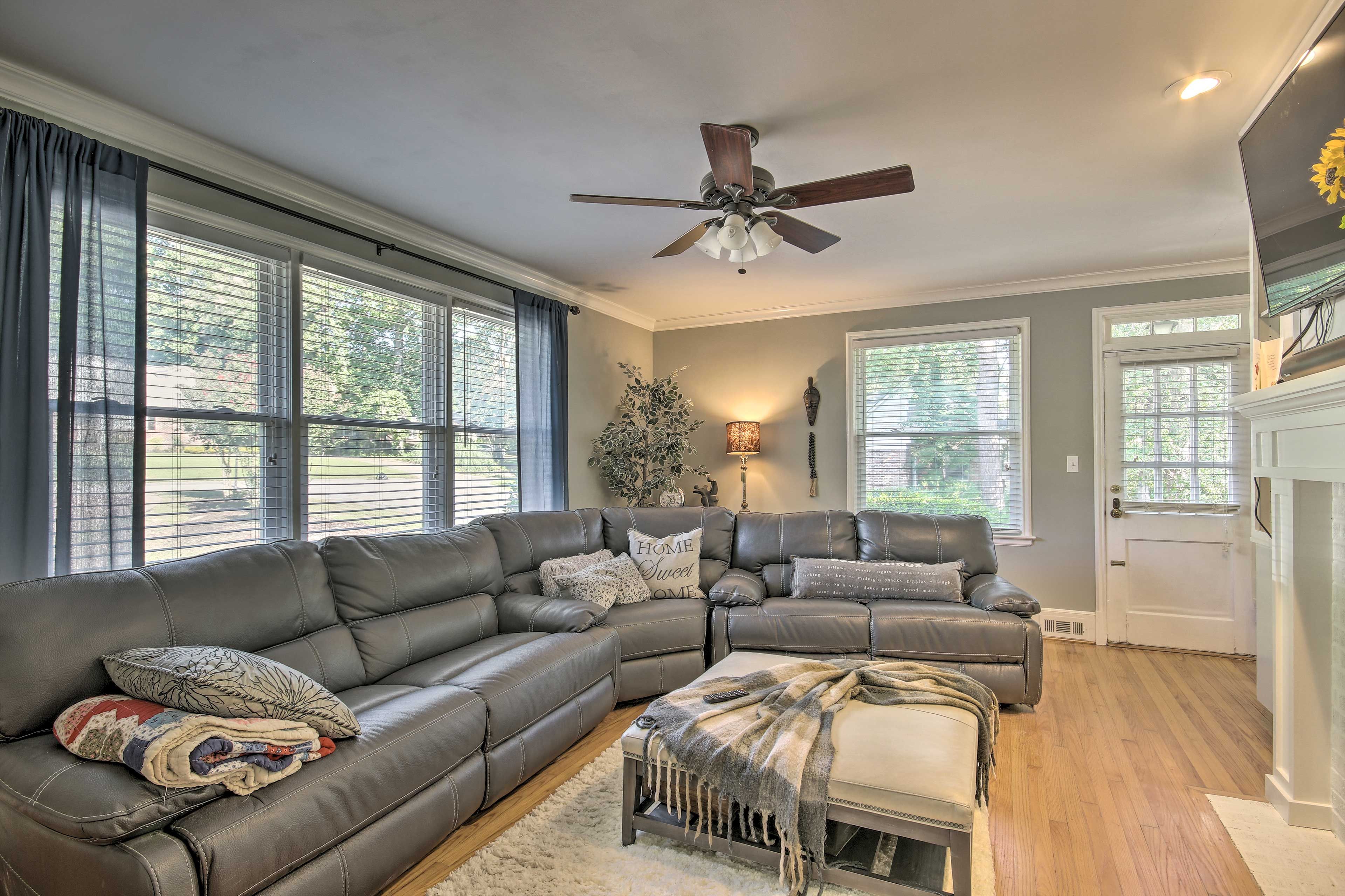 Living Room | Main Floor | Wireless Internet | Smart TV