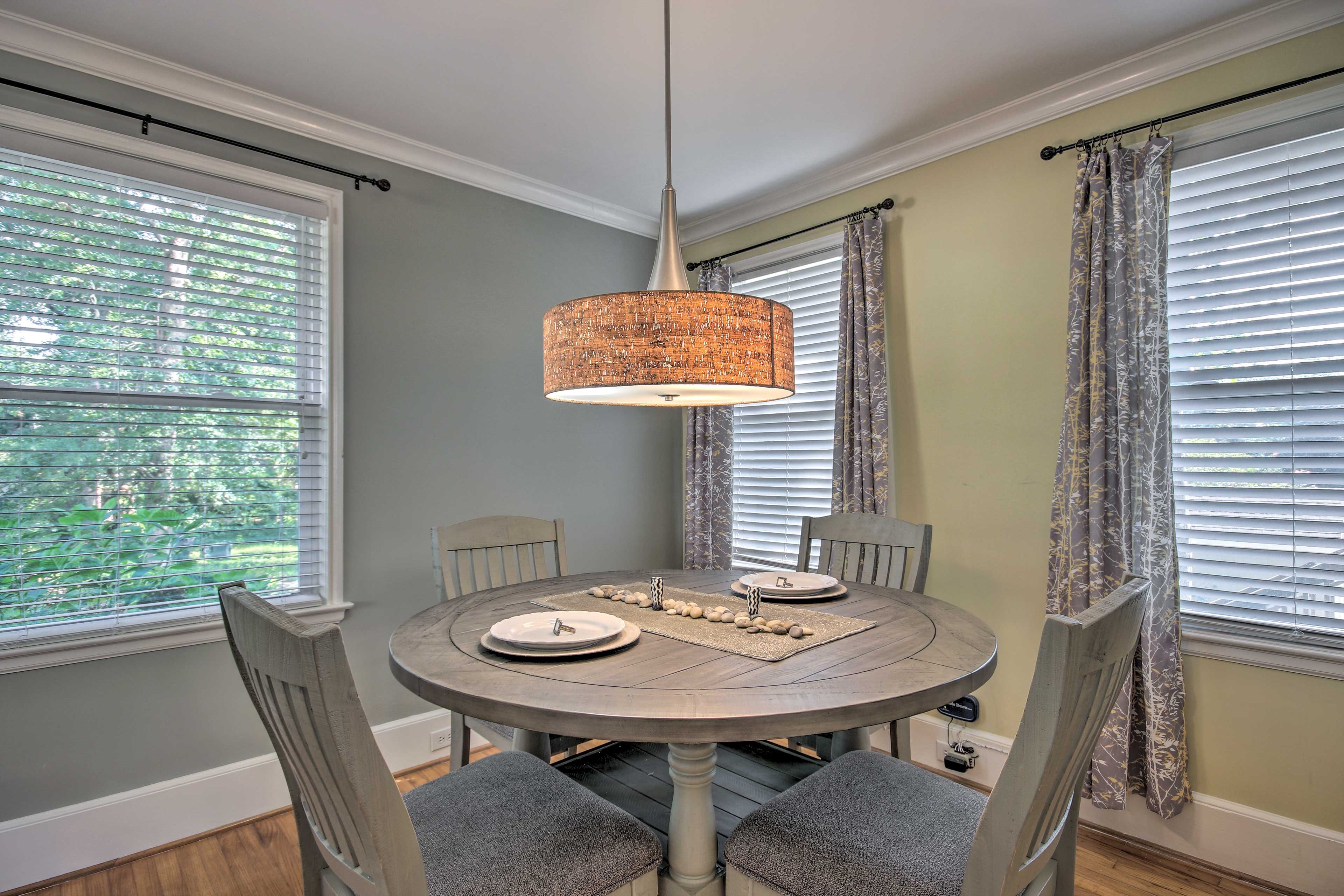 Dining Room | Central Air Conditioning | Full Kitchen