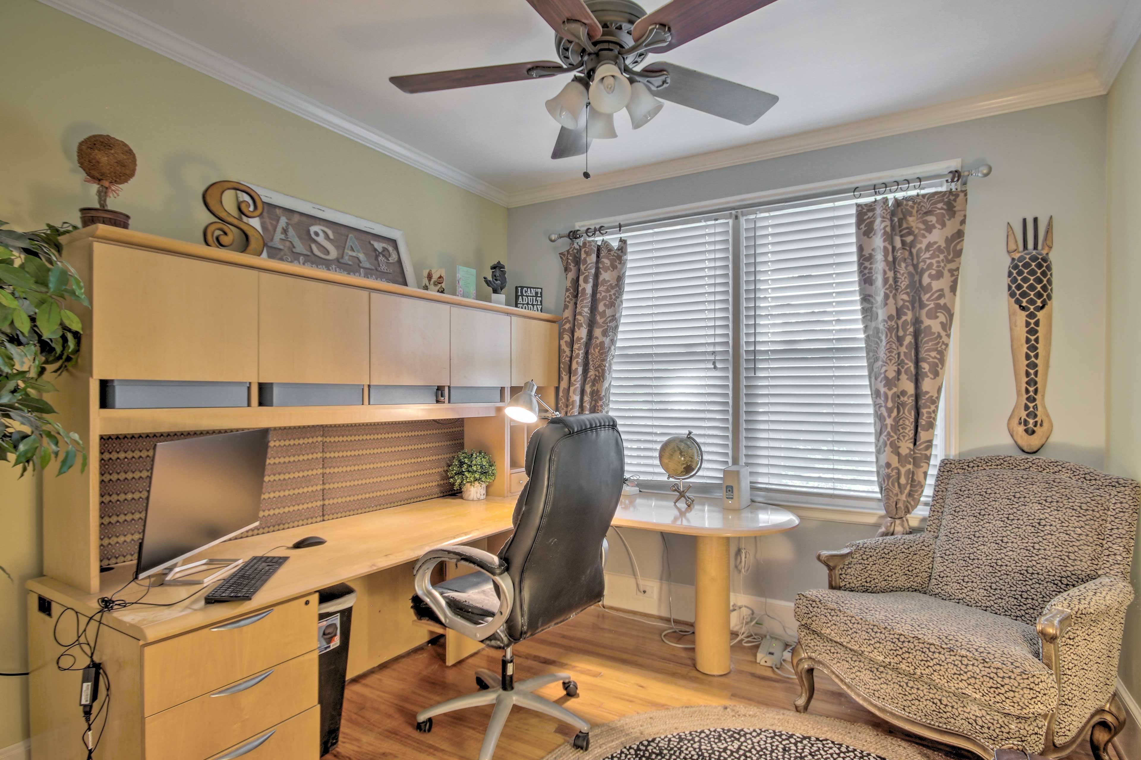 Office | Air Mattress | Laptop-Friendly Workspace