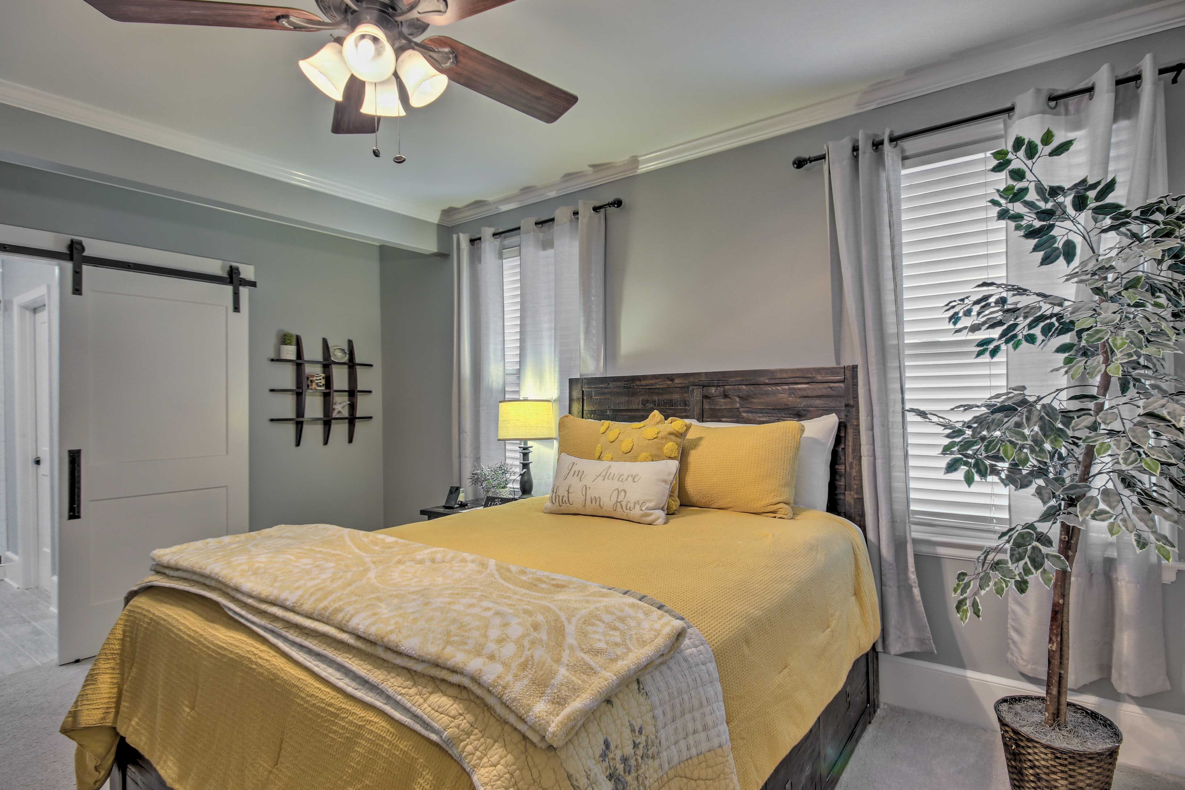Bedroom 1 | Queen Bed | En-Suite Bathroom