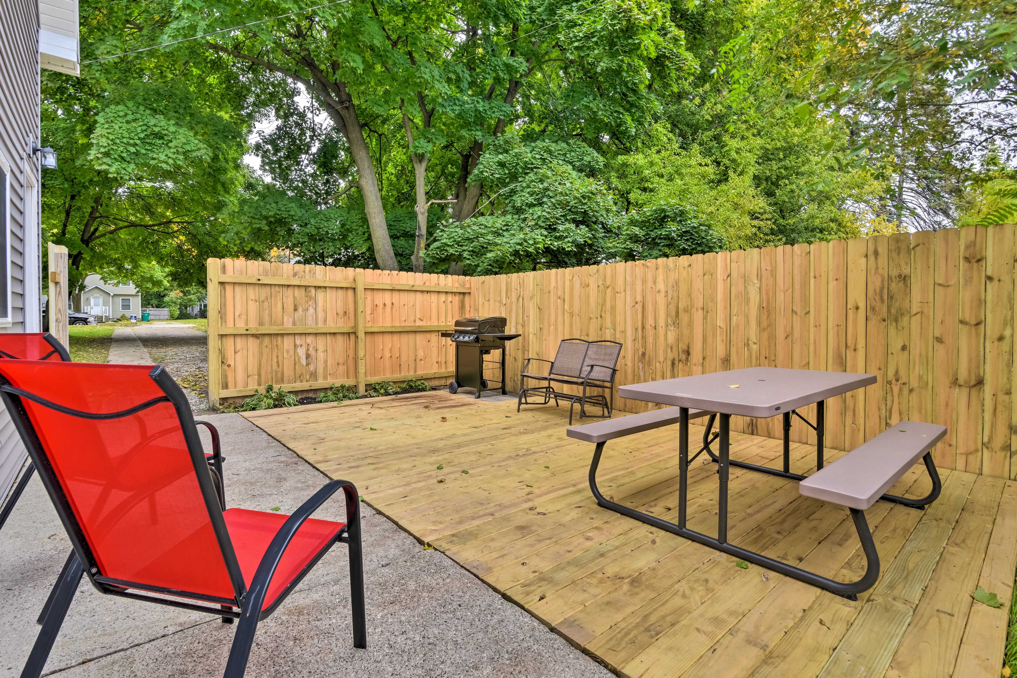 Furnished Patio | Gas Grill | Picnic Area