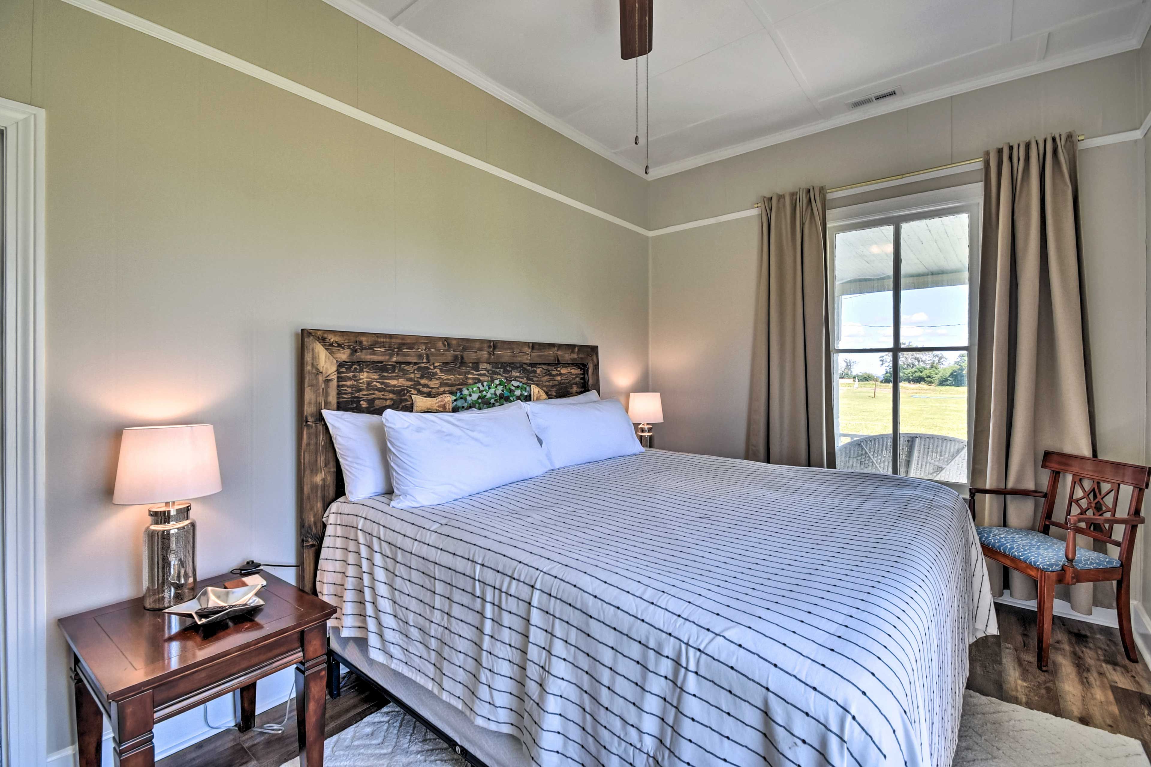 Bedroom 1 | King Bed | Ceiling Fan