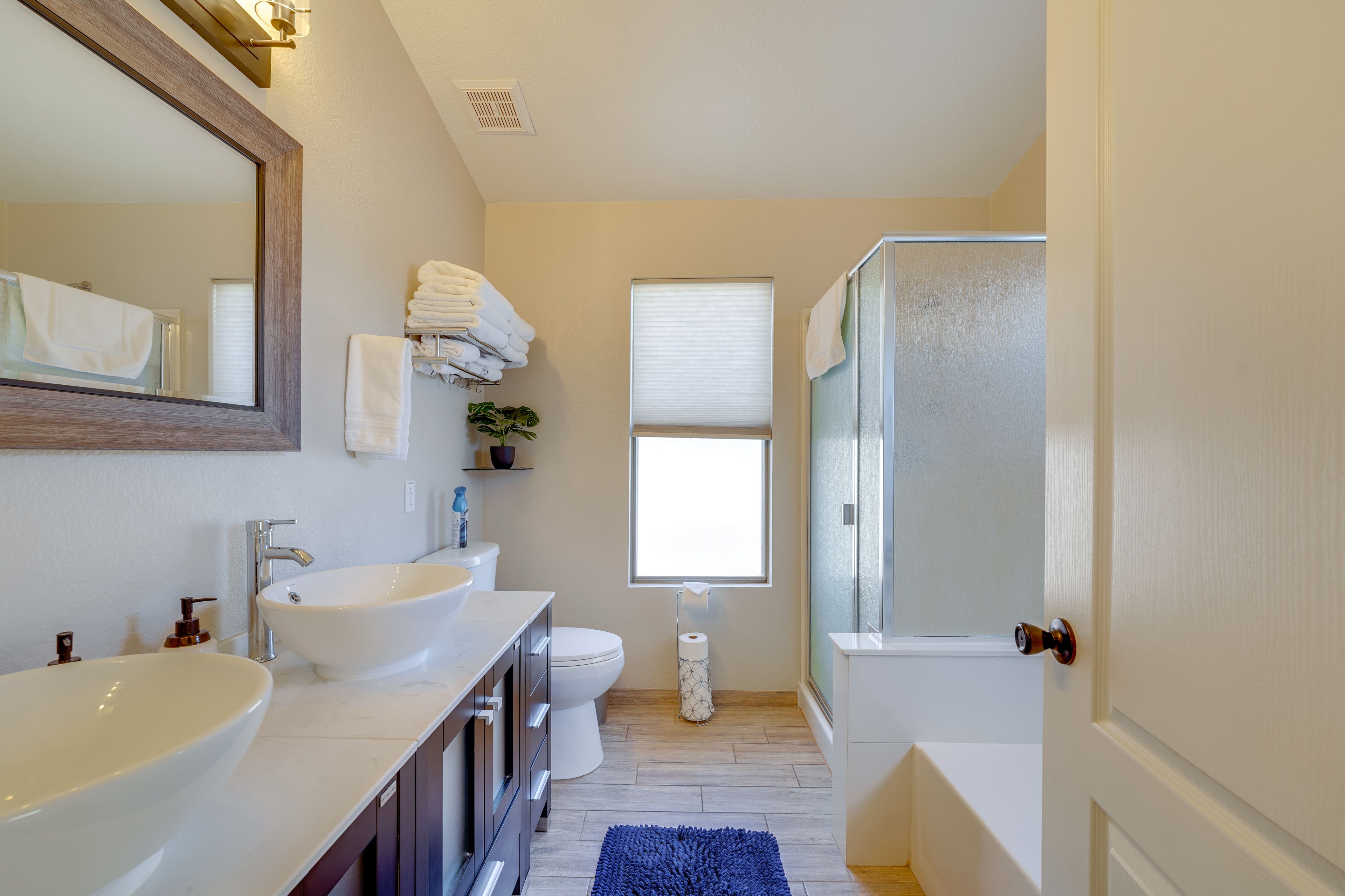 En-Suite Bathroom | Towels Provided | Complimentary Toiletries
