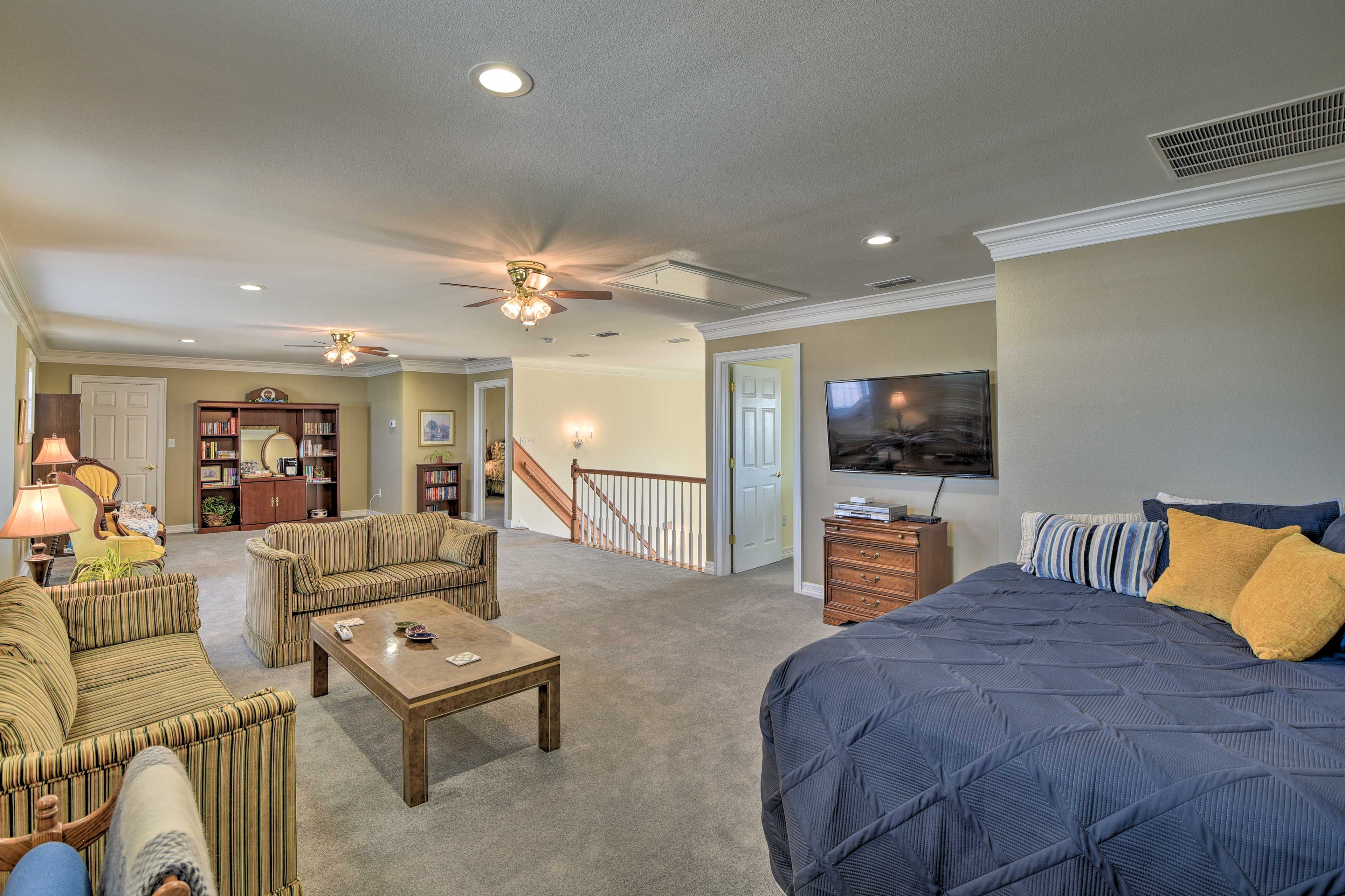 Bonus Room | 2nd Floor | Smart TV | Queen Bed | Full Bed