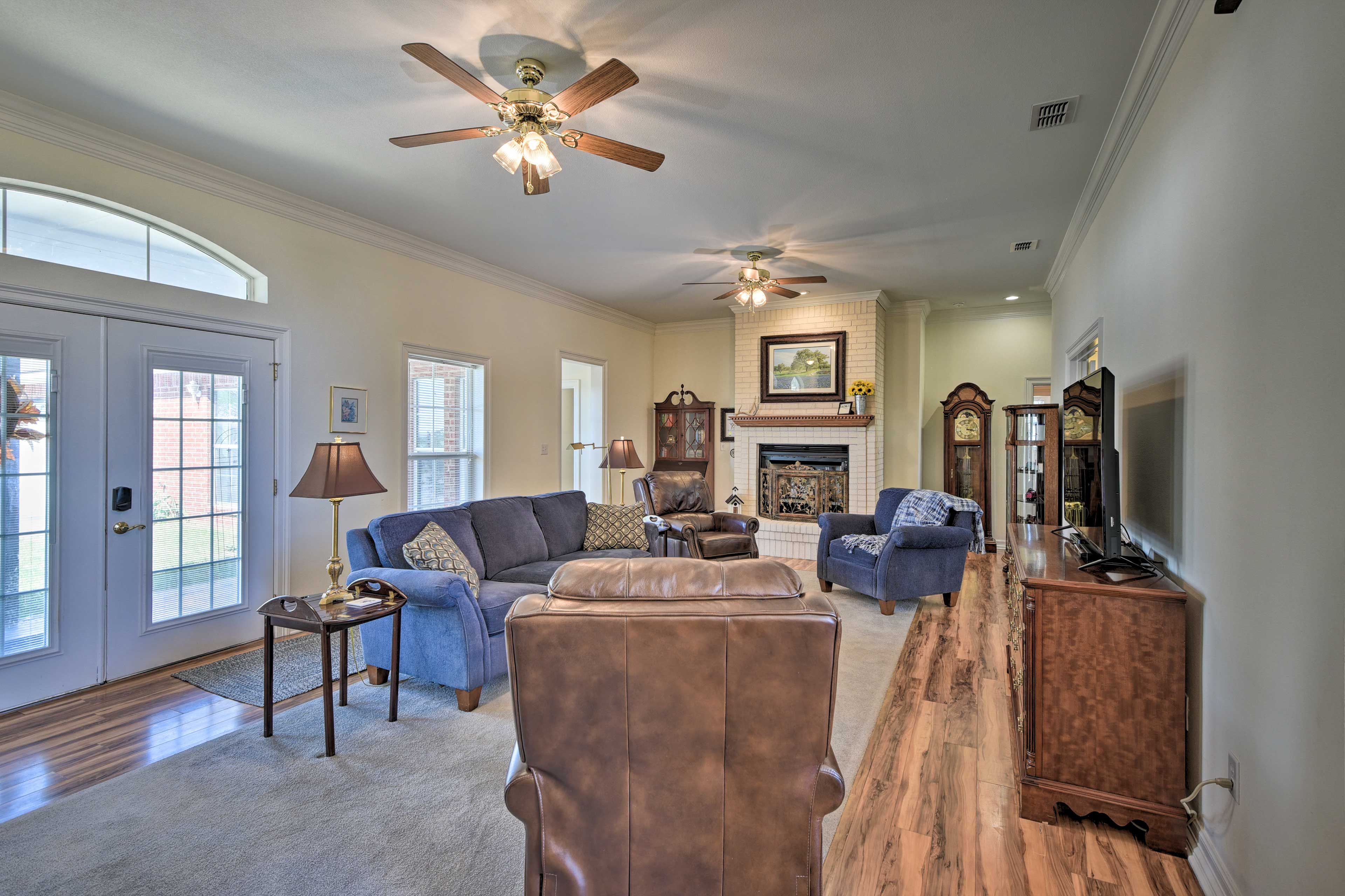 Living Room | 1st Floor | Free WiFi | Central A/C | Decorative Fireplace