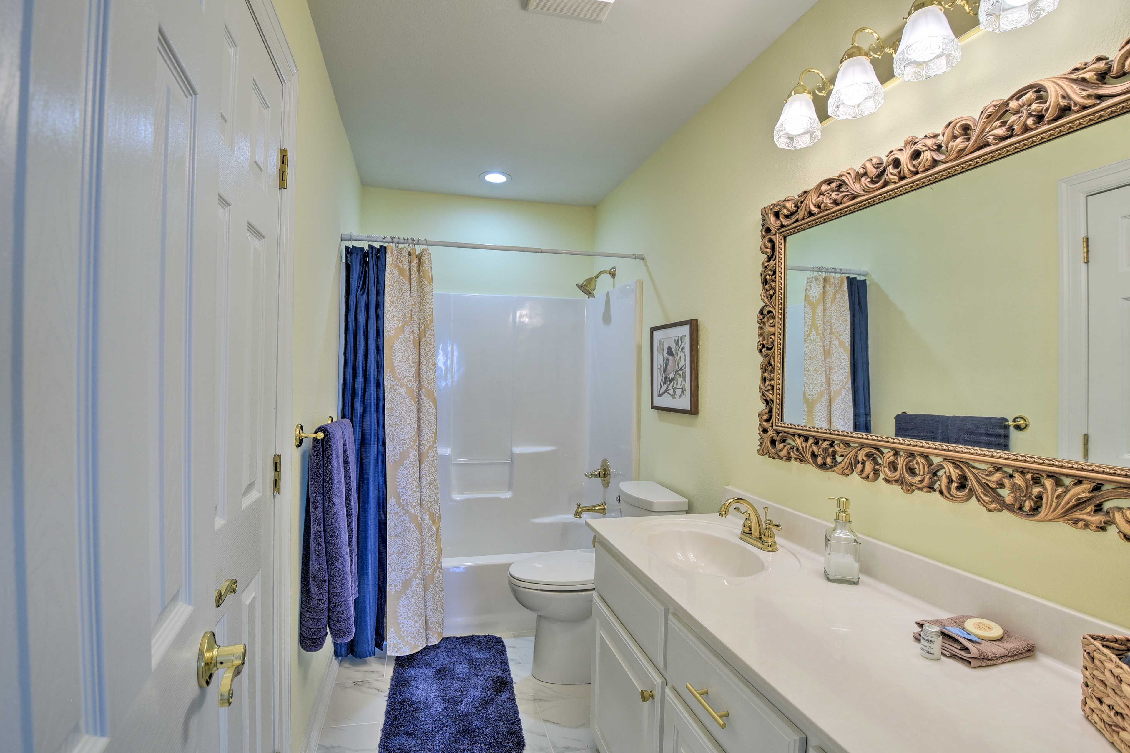 Full Bathroom | 2nd Floor