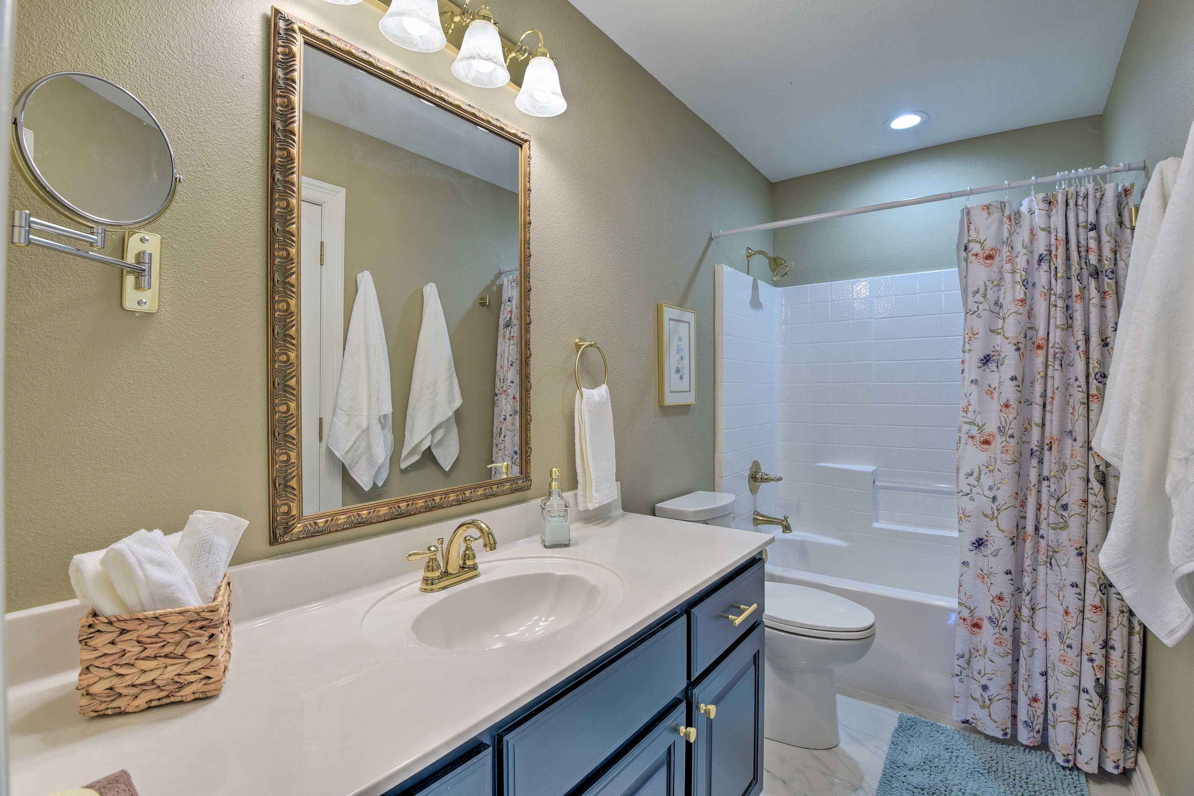 Full Bathroom | 2nd Floor