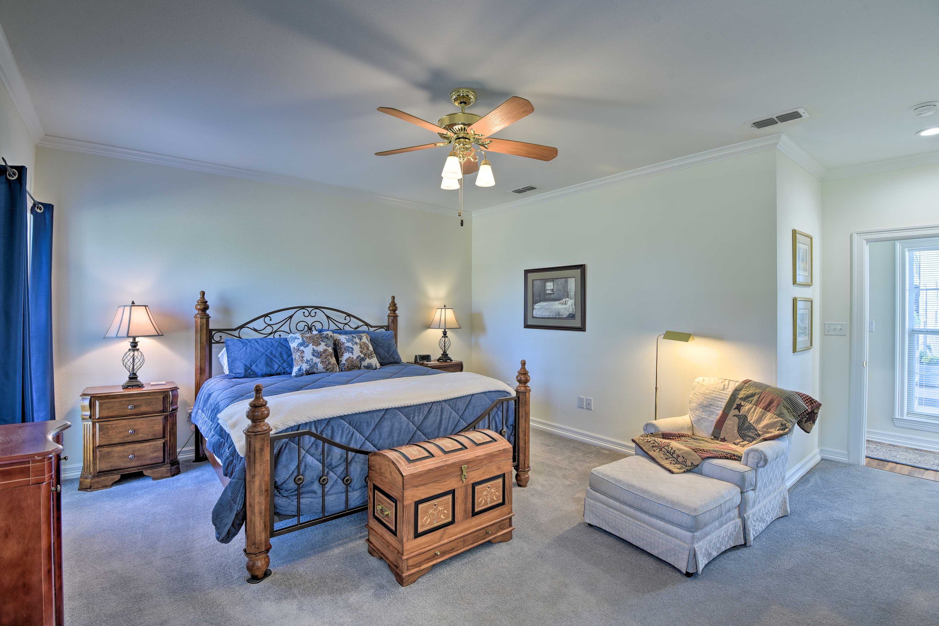 Bedroom 1 | 1st Floor | King Bed | Linens Provided | Smart TV