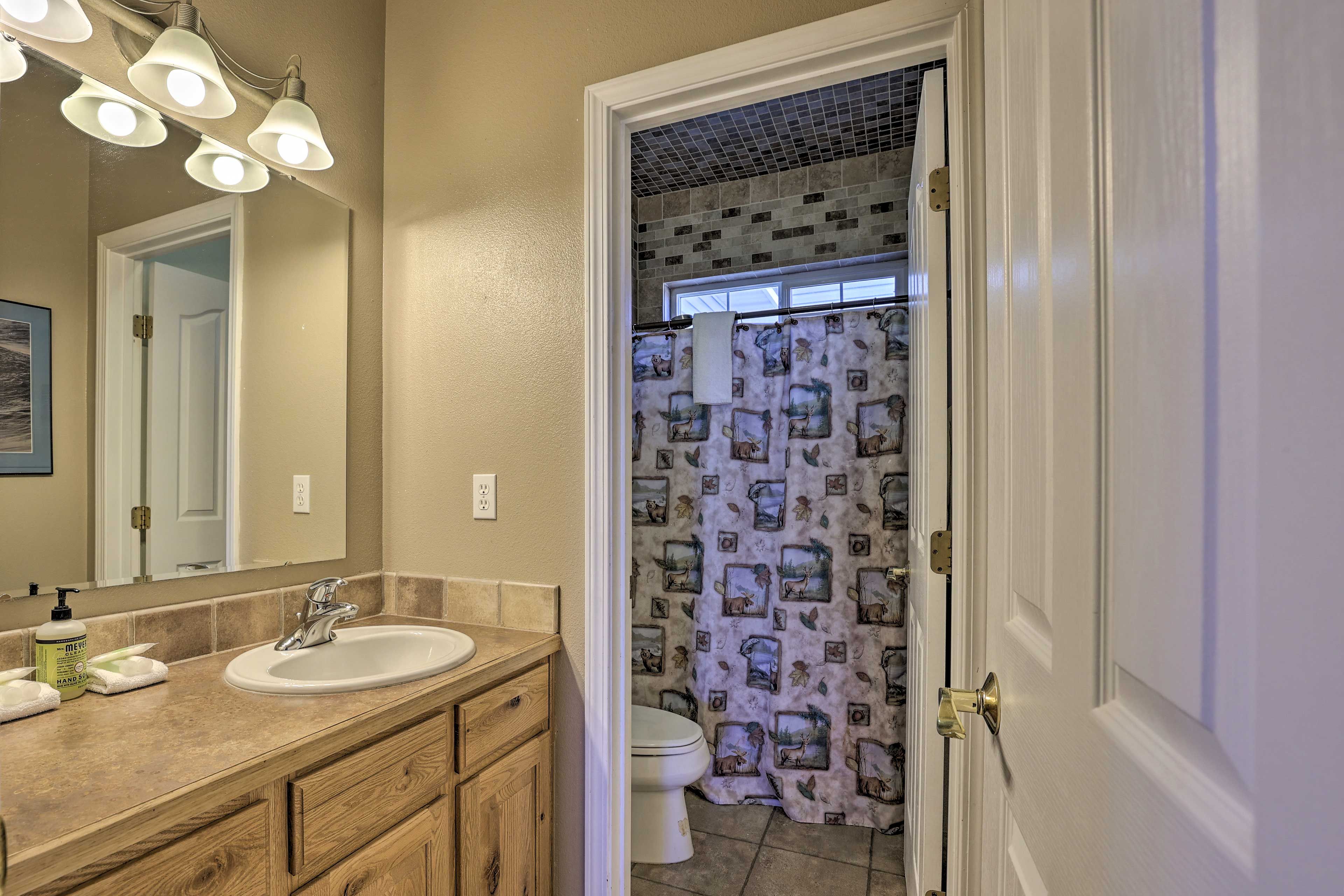 Full Bath | Complimentary Toiletries