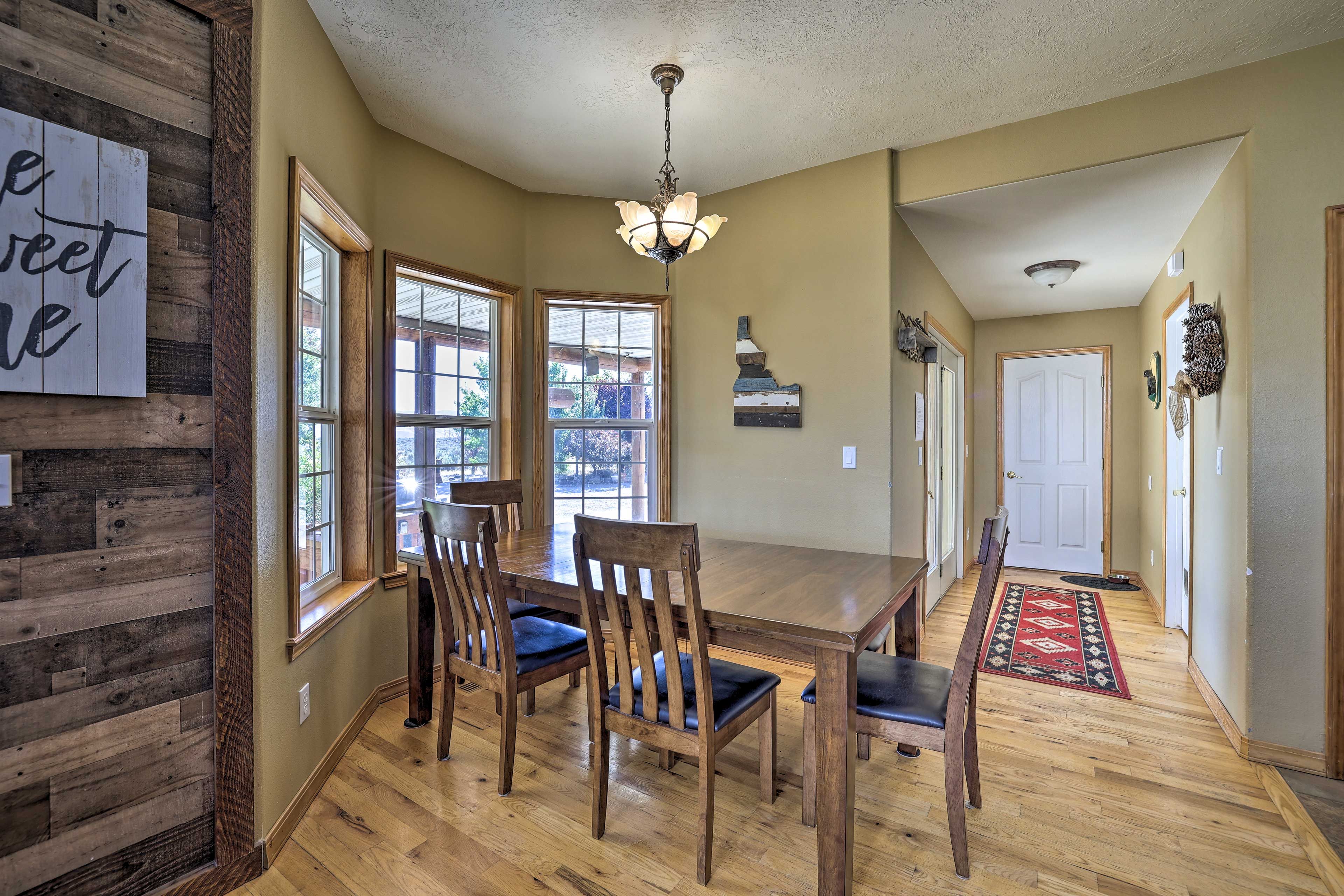 Dining Area | Dishware & Flatware