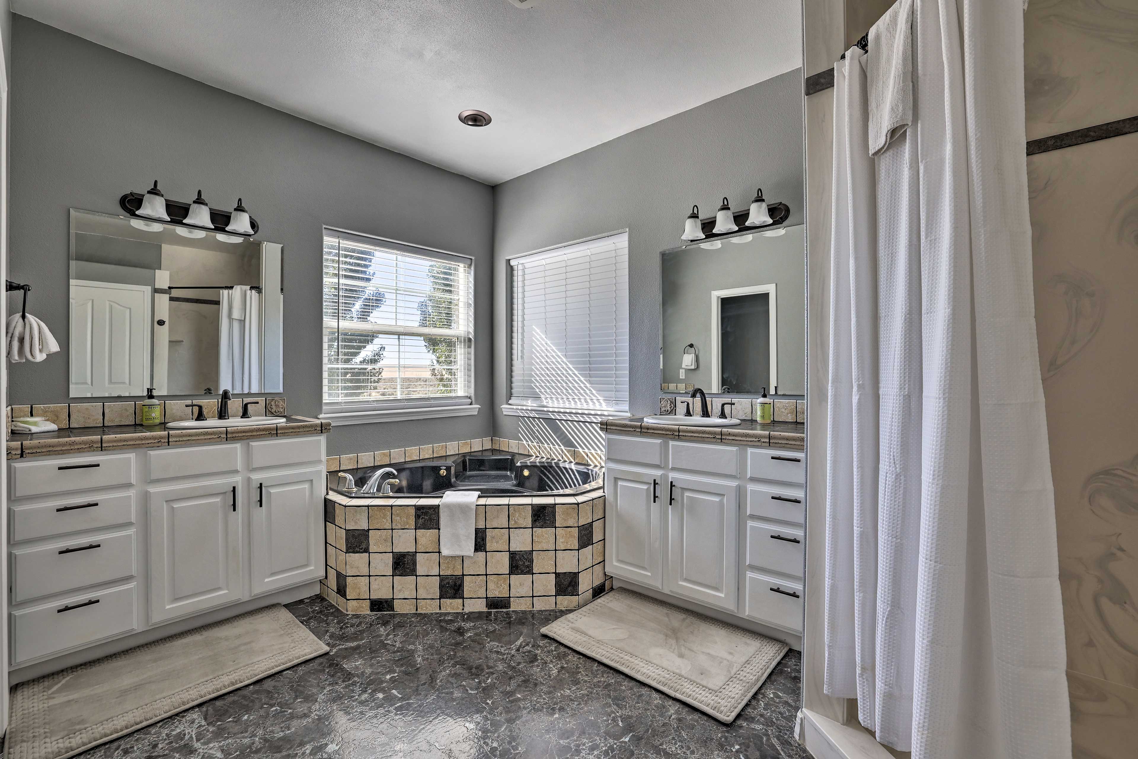 En-Suite Bathroom | Towels Provided