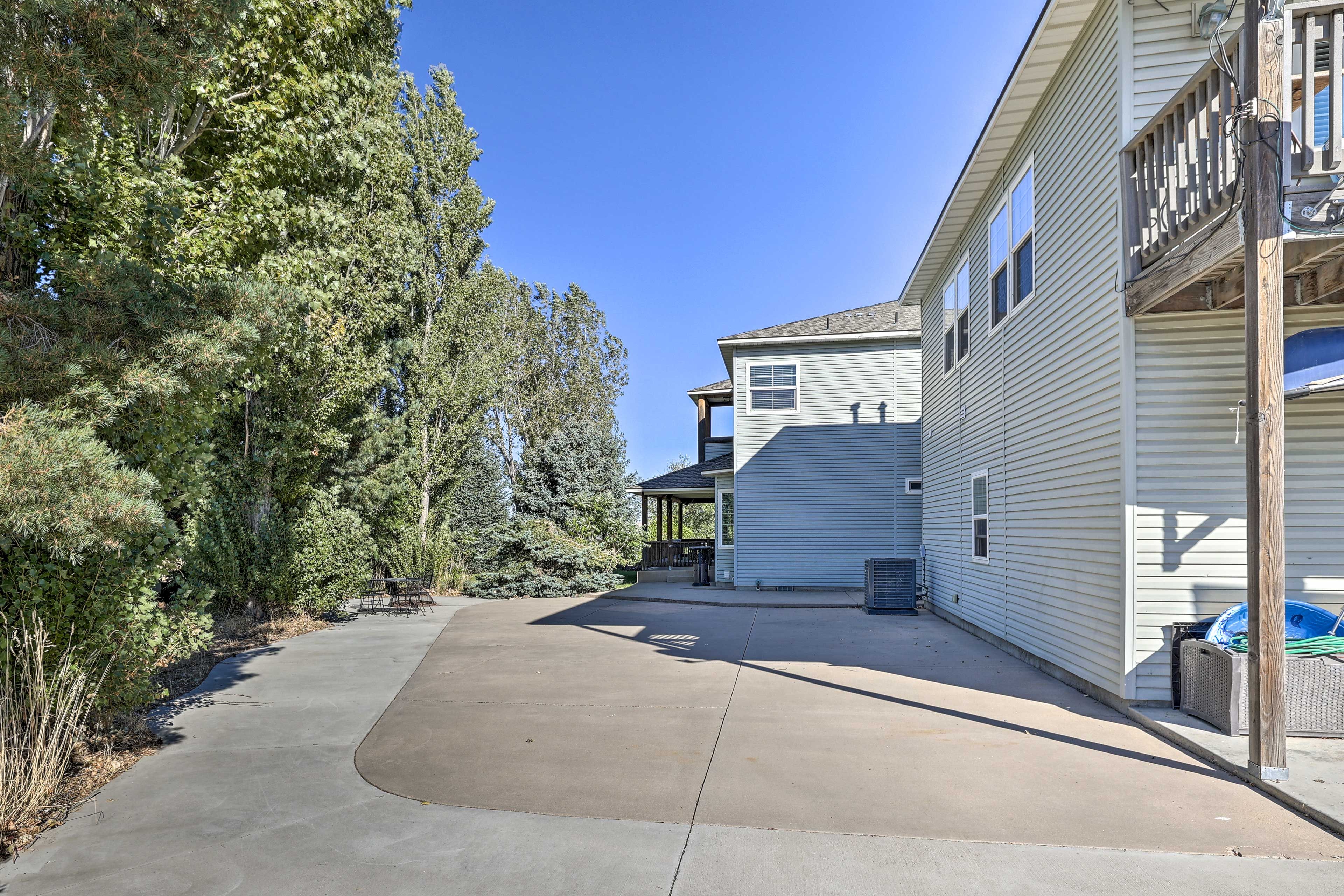Back Deck | Basketball Hoop