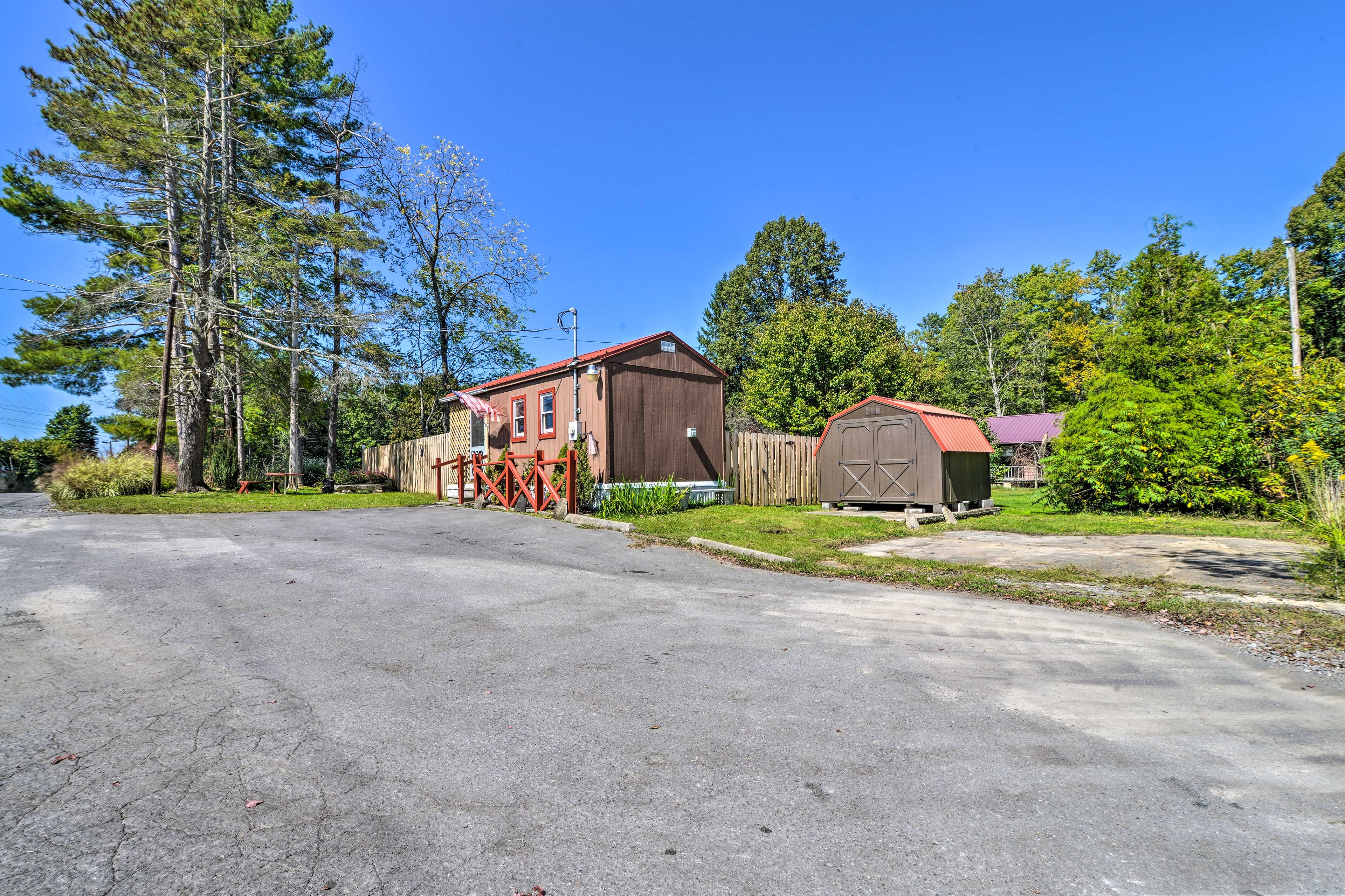 Parking | Driveway (5 Vehicles) | RV/Trailer Permitted