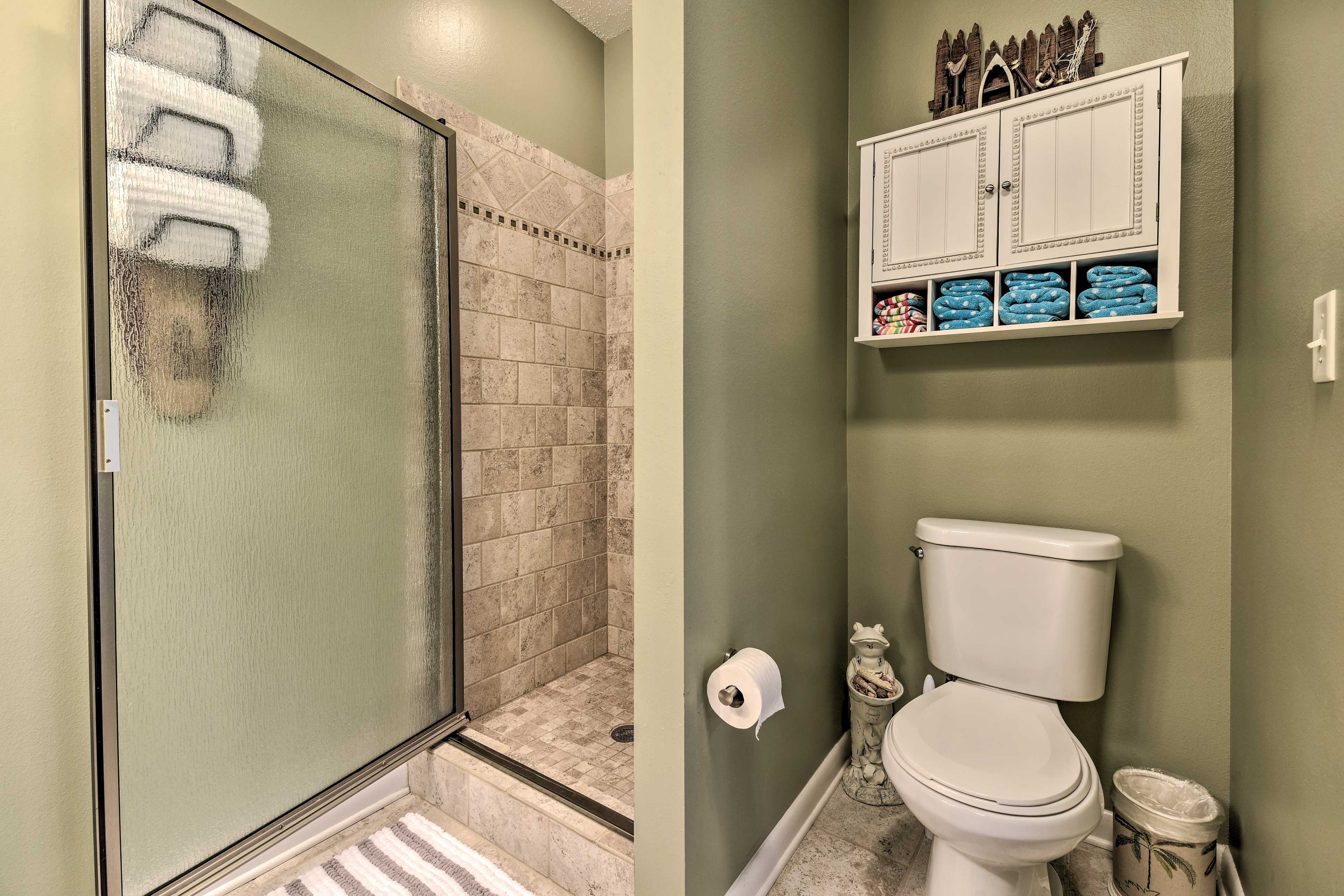 Full Bathroom | Complimentary Toiletries