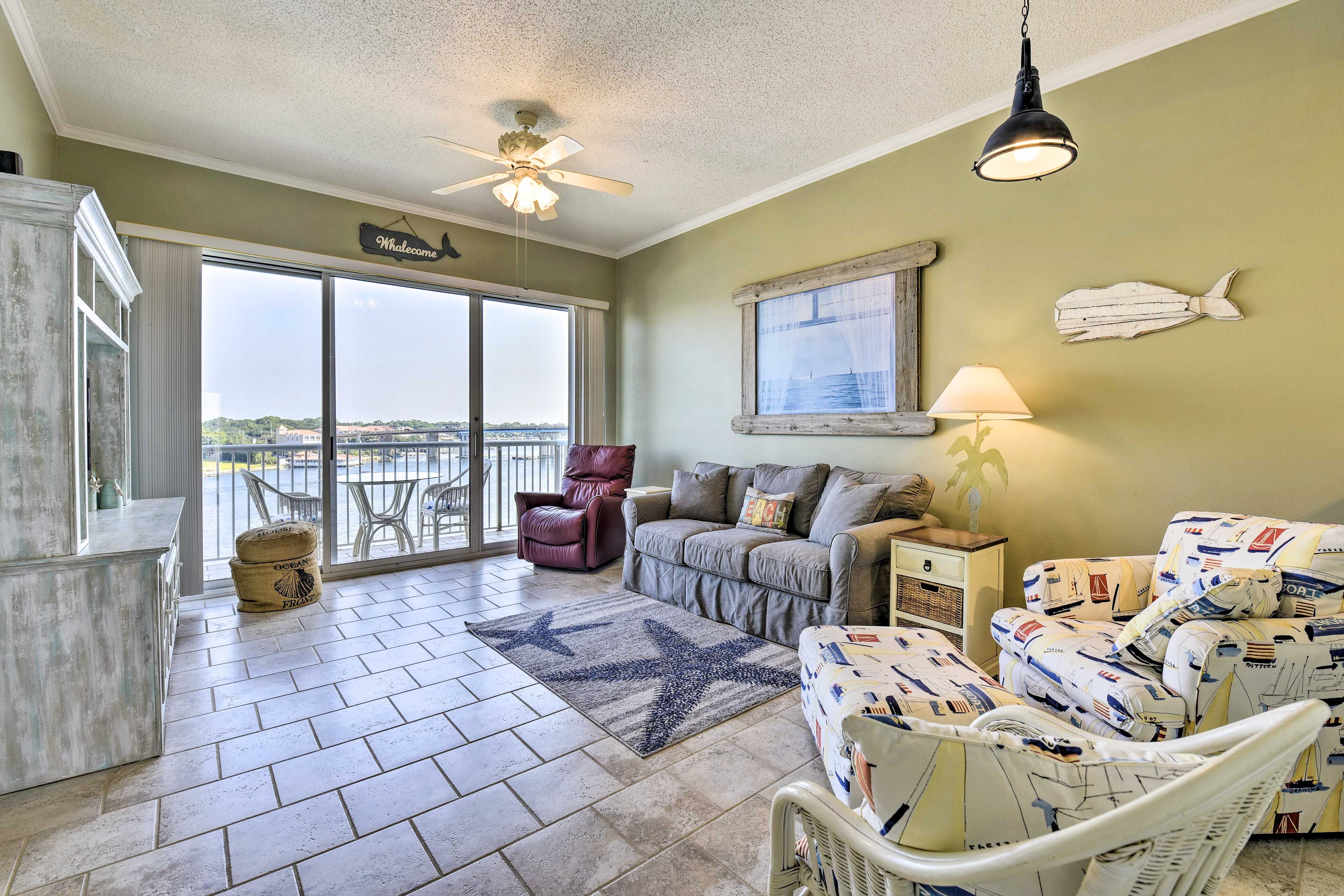 Living Room | Full Sleeper Sofa | Wireless Internet | Smart TV w/ Cable