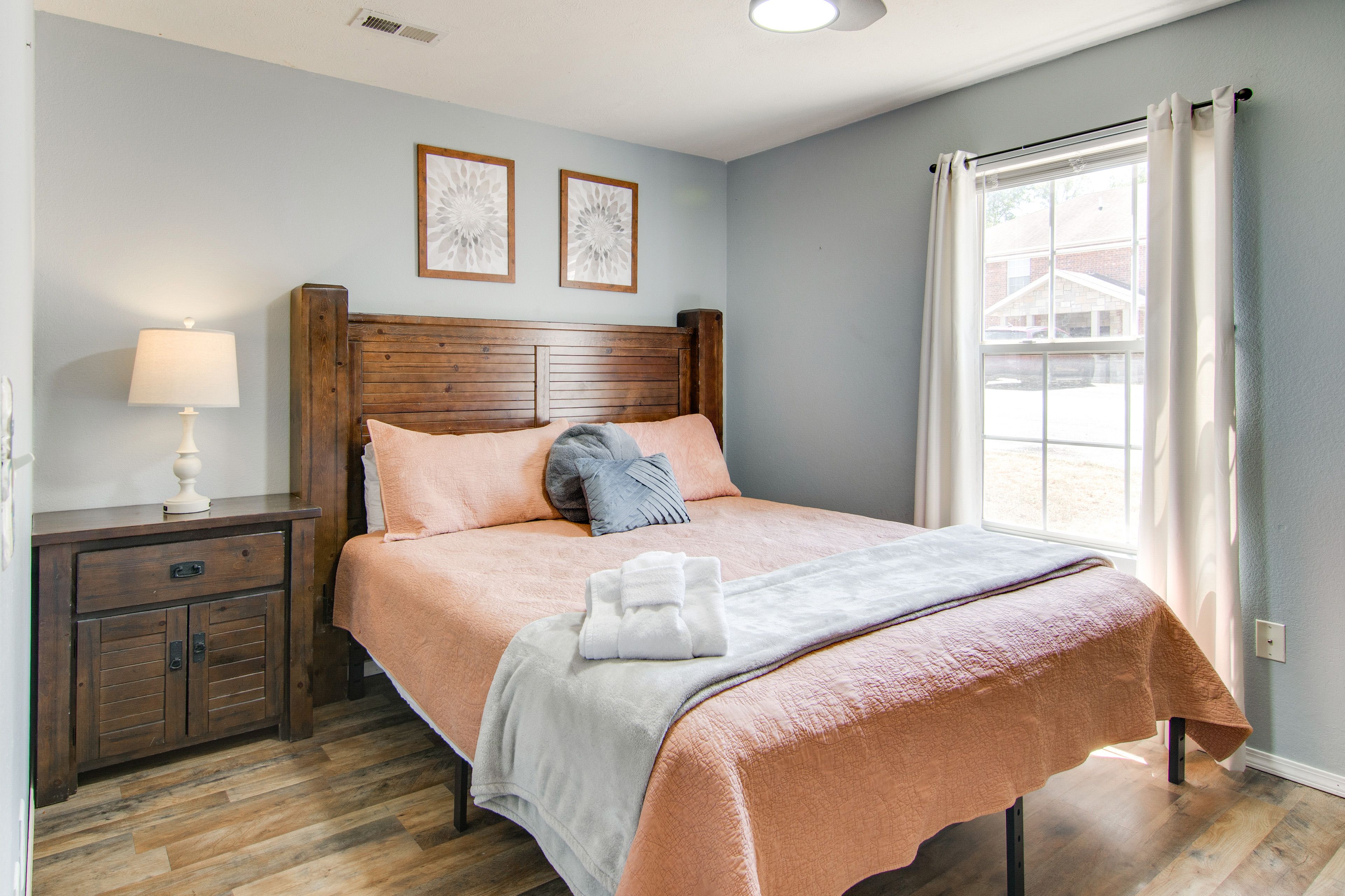 Bedroom 1 | King Bed