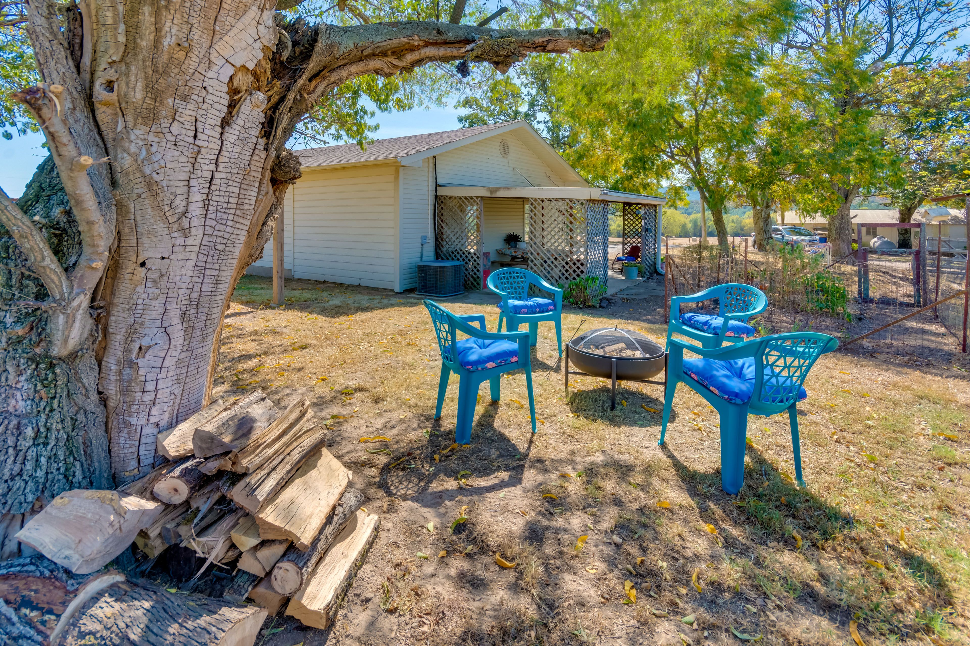 Yard | Wood-Burning Fire Pit w/ Seating