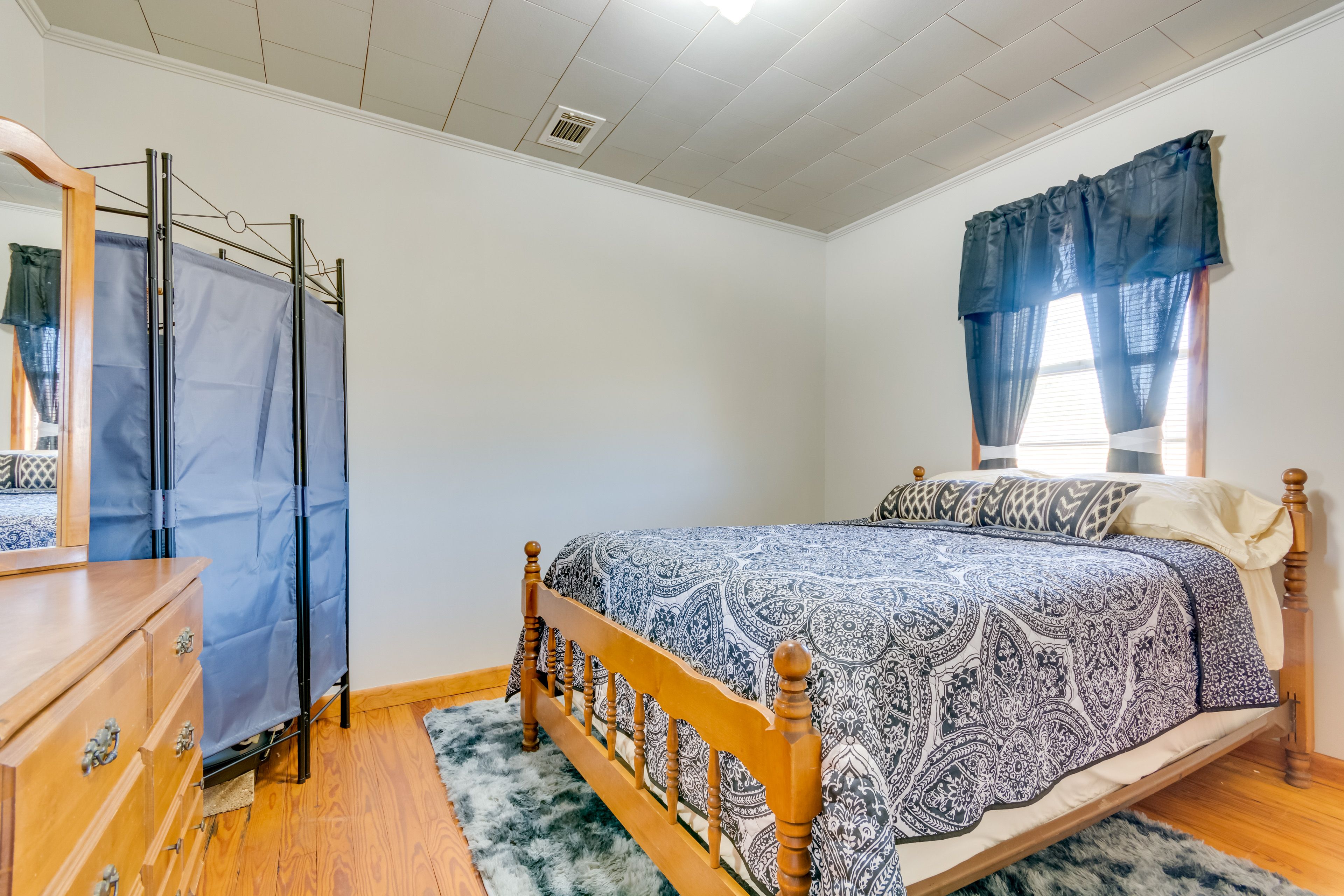Bedroom 2 | Full Bed | Access through Bedroom 1