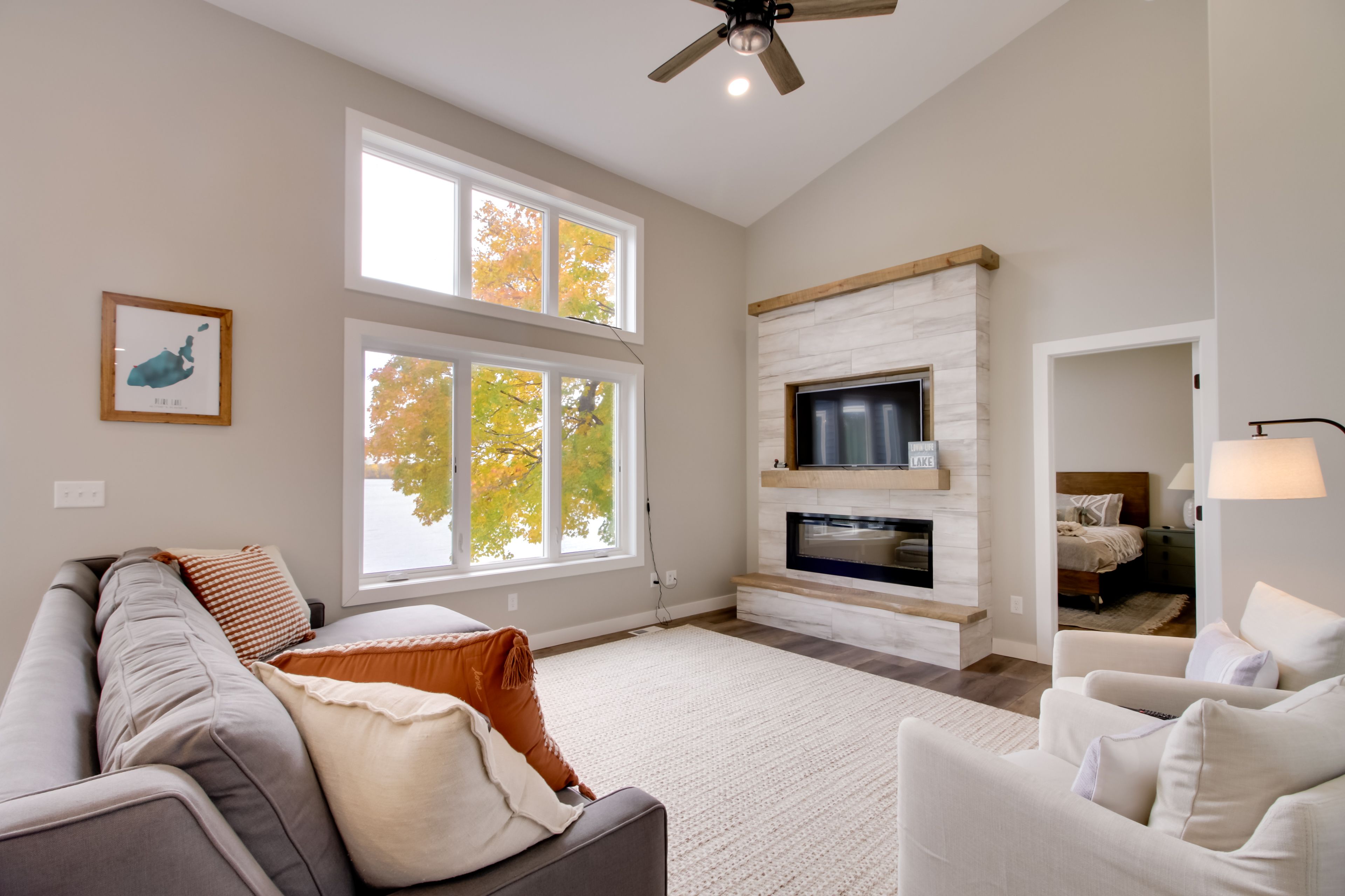 Living Room | Lake Views | Smart TV | Queen Sleeper Sofa | Pack 'n Play
