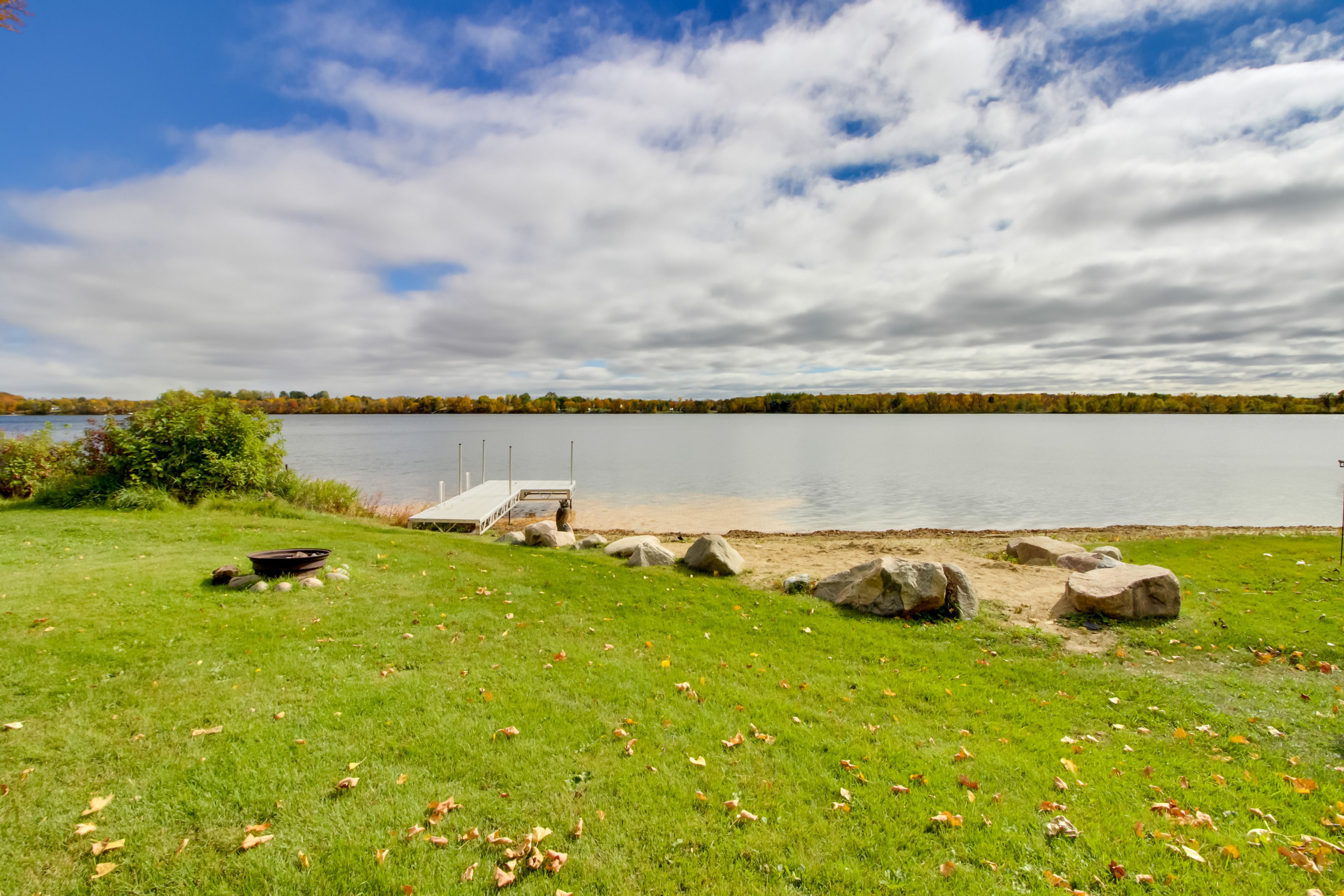 Backyard | Private Beach | Boat Dock | 4 Kayaks | 1 Youth Paddleboard
