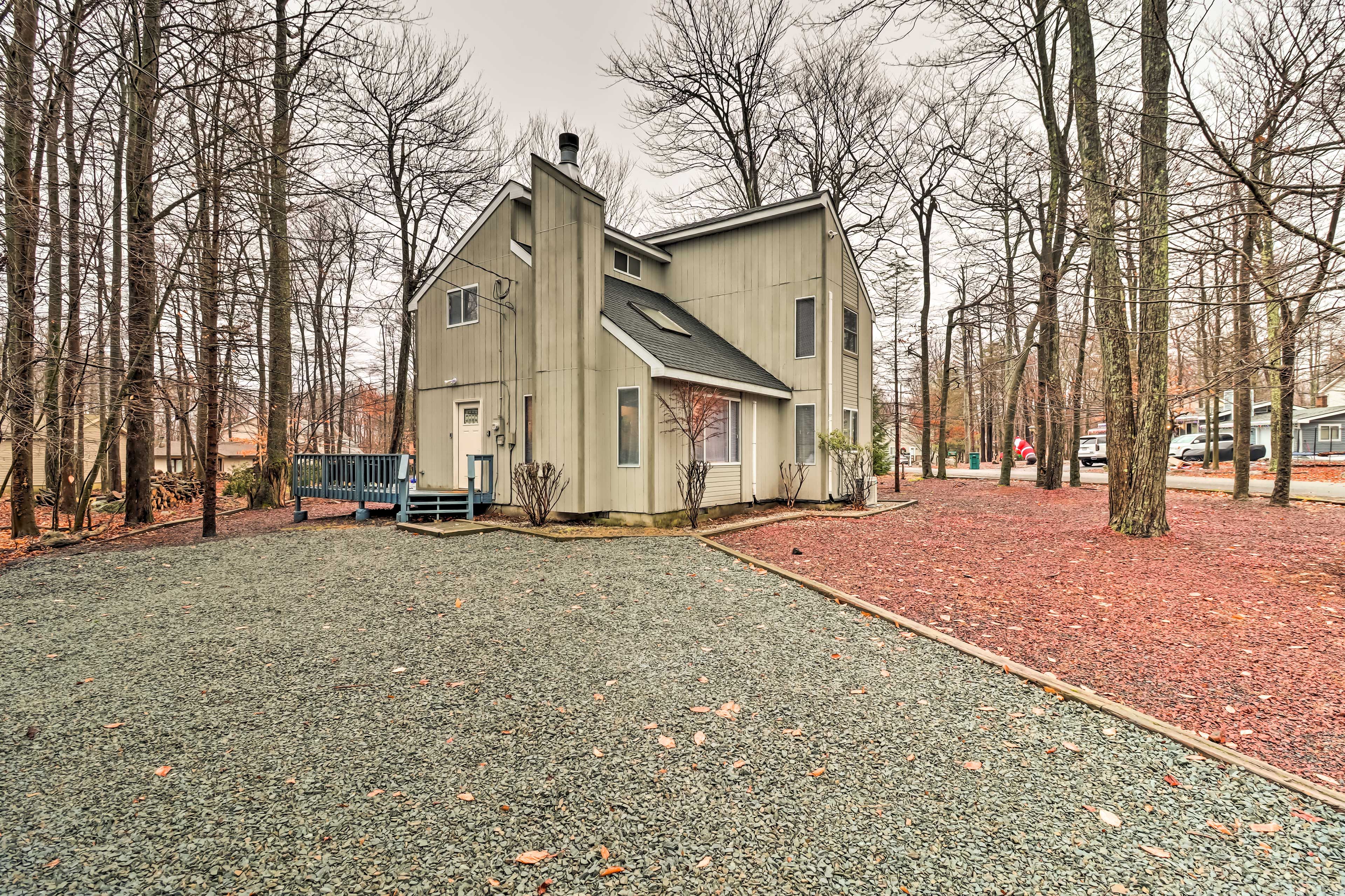 Parking | Driveway (3 Vehicles or 1 RV/Van)