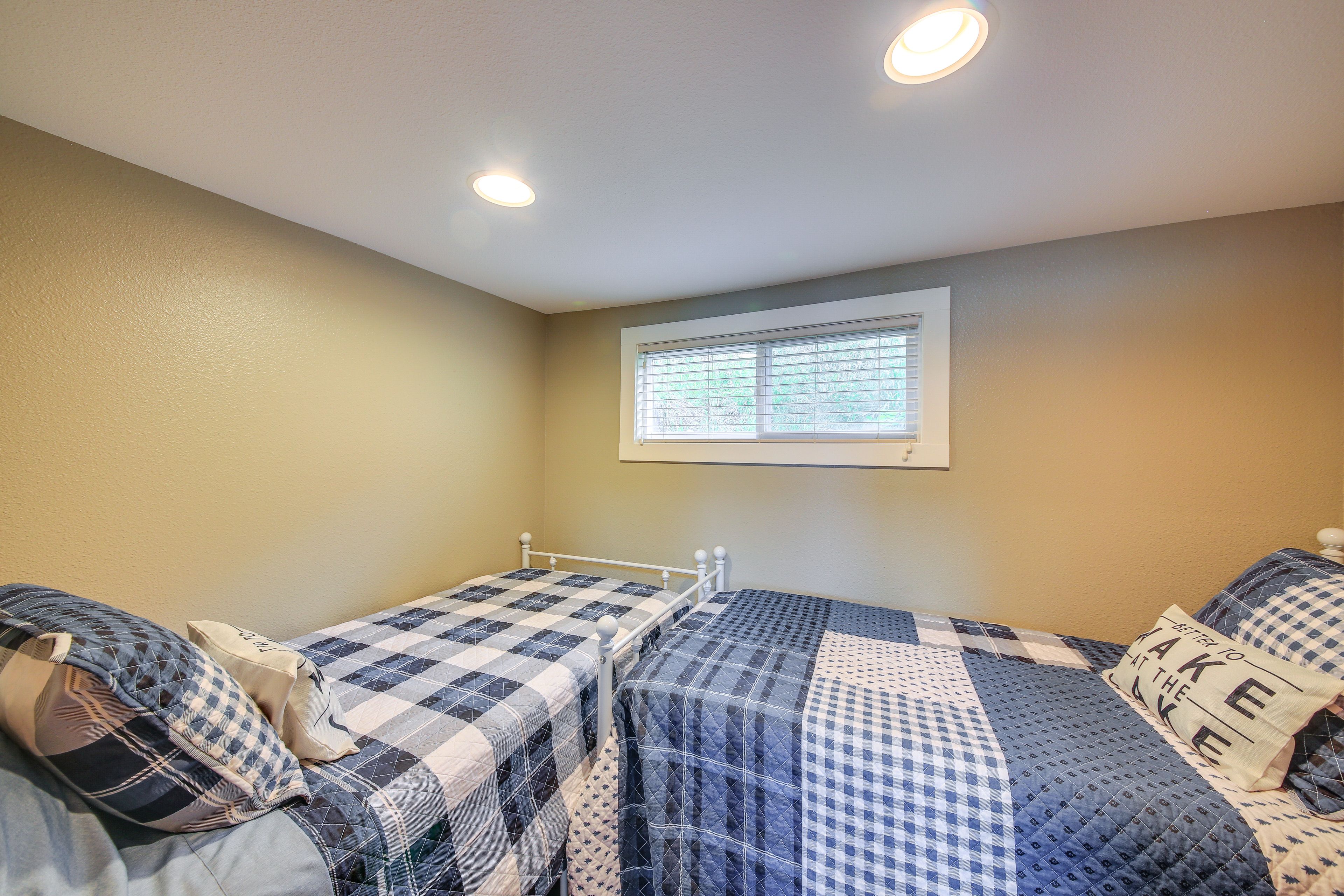 Bedroom 3 | 2 Twin Beds | 1st Floor