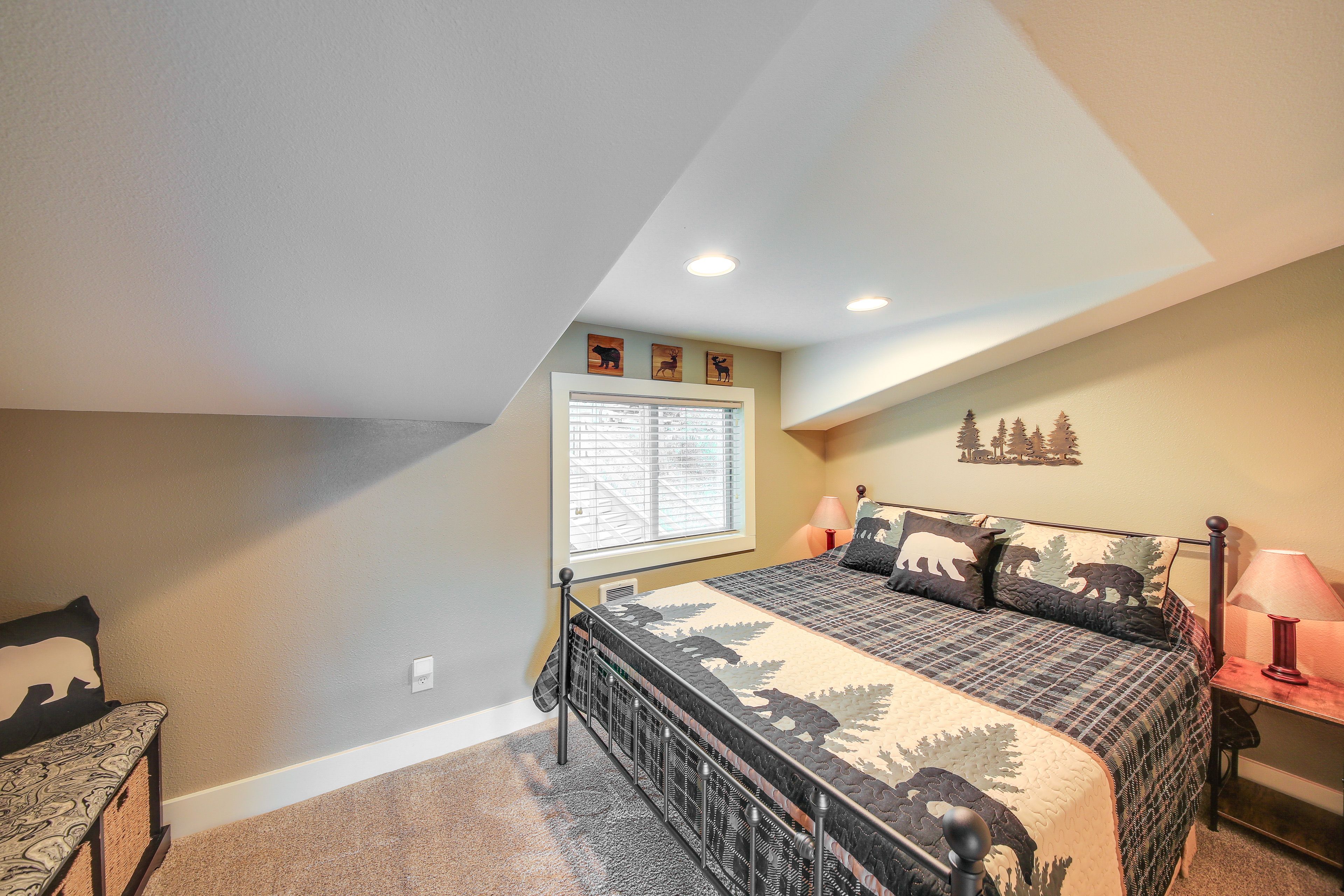 Bedroom 1 | Queen Bed | 2nd Floor